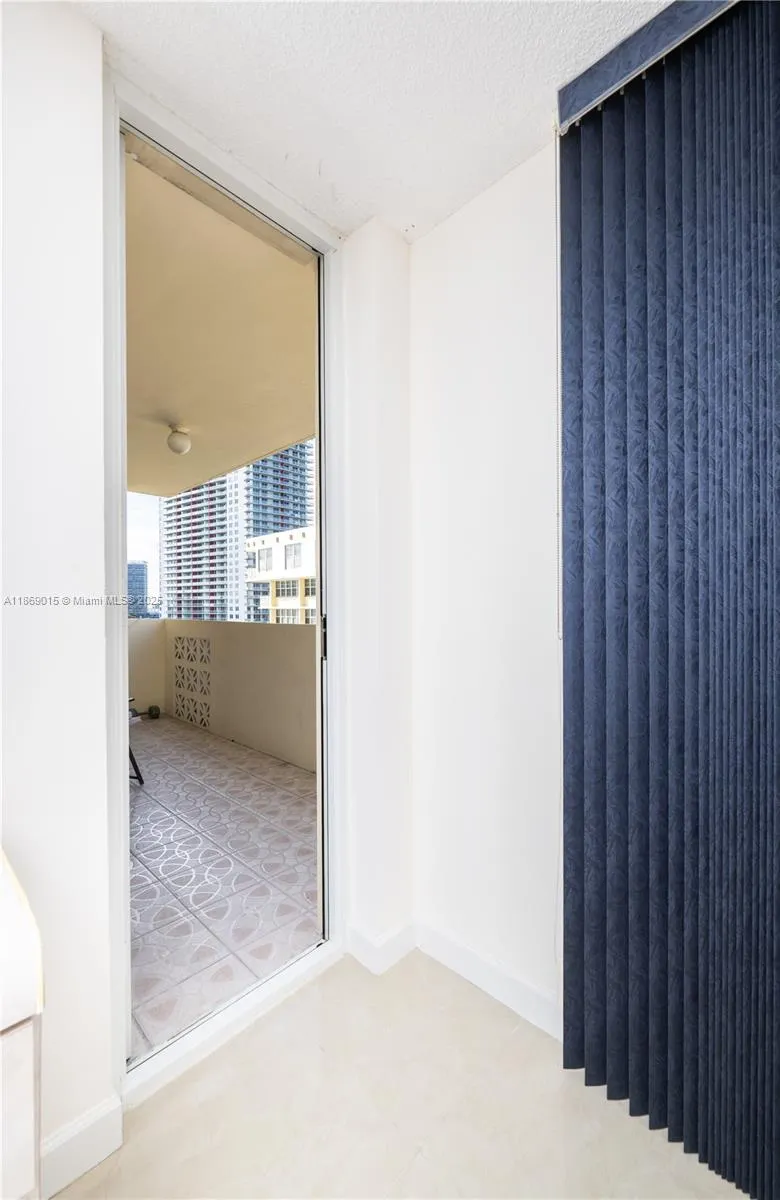 1833 S Ocean Dr, #1007