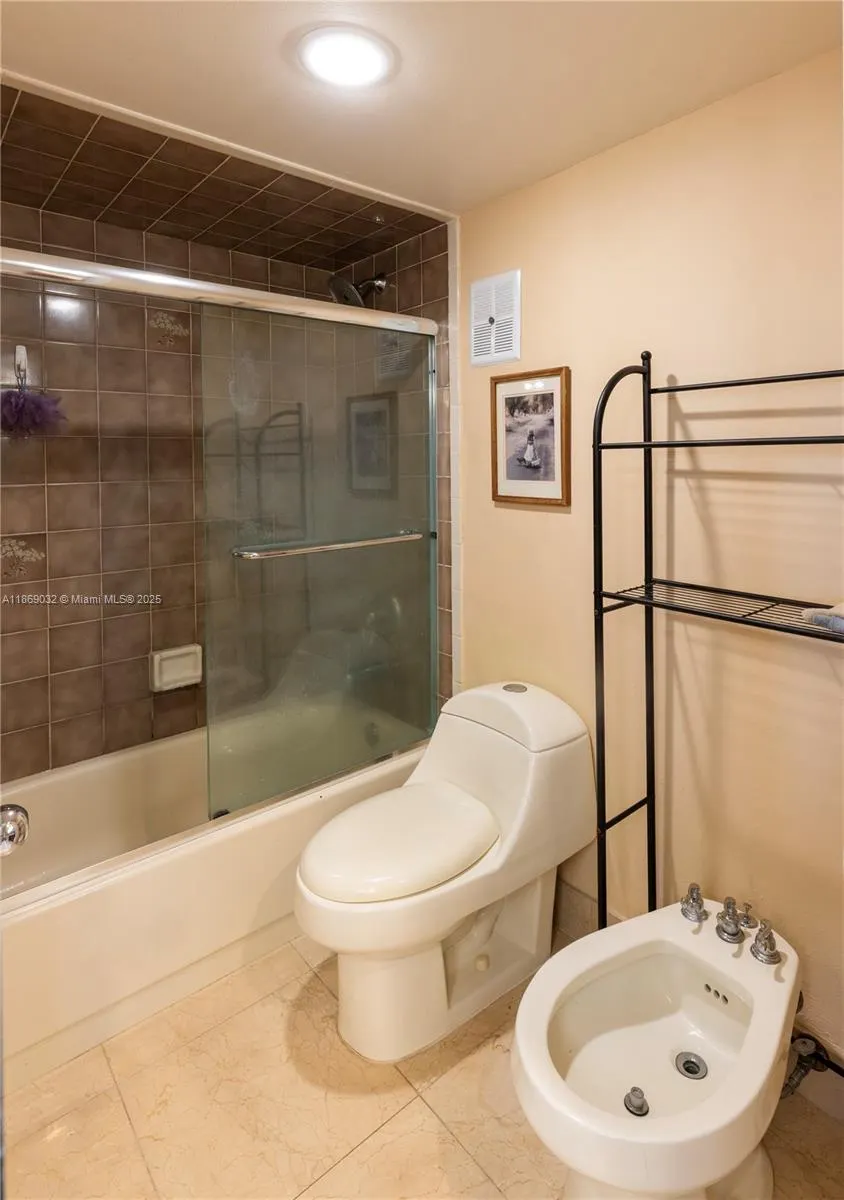 3200 Collins Ave, #12-8