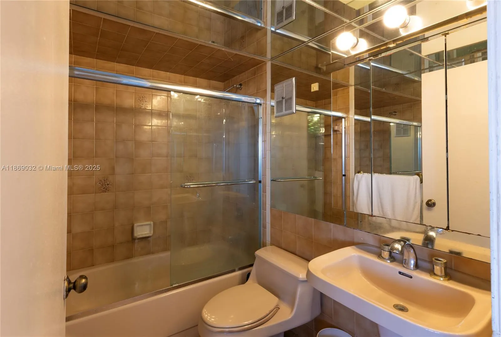 3200 Collins Ave, #12-8