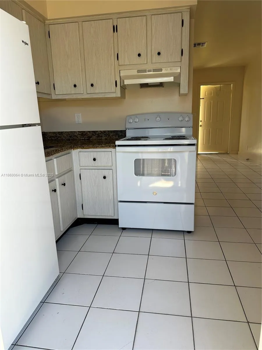 716 SE 16th St, #2