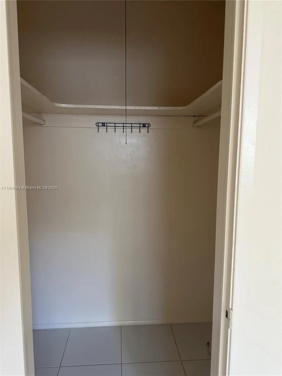 716 SE 16th St, #2