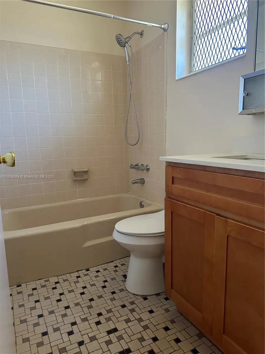 716 SE 16th St, #2