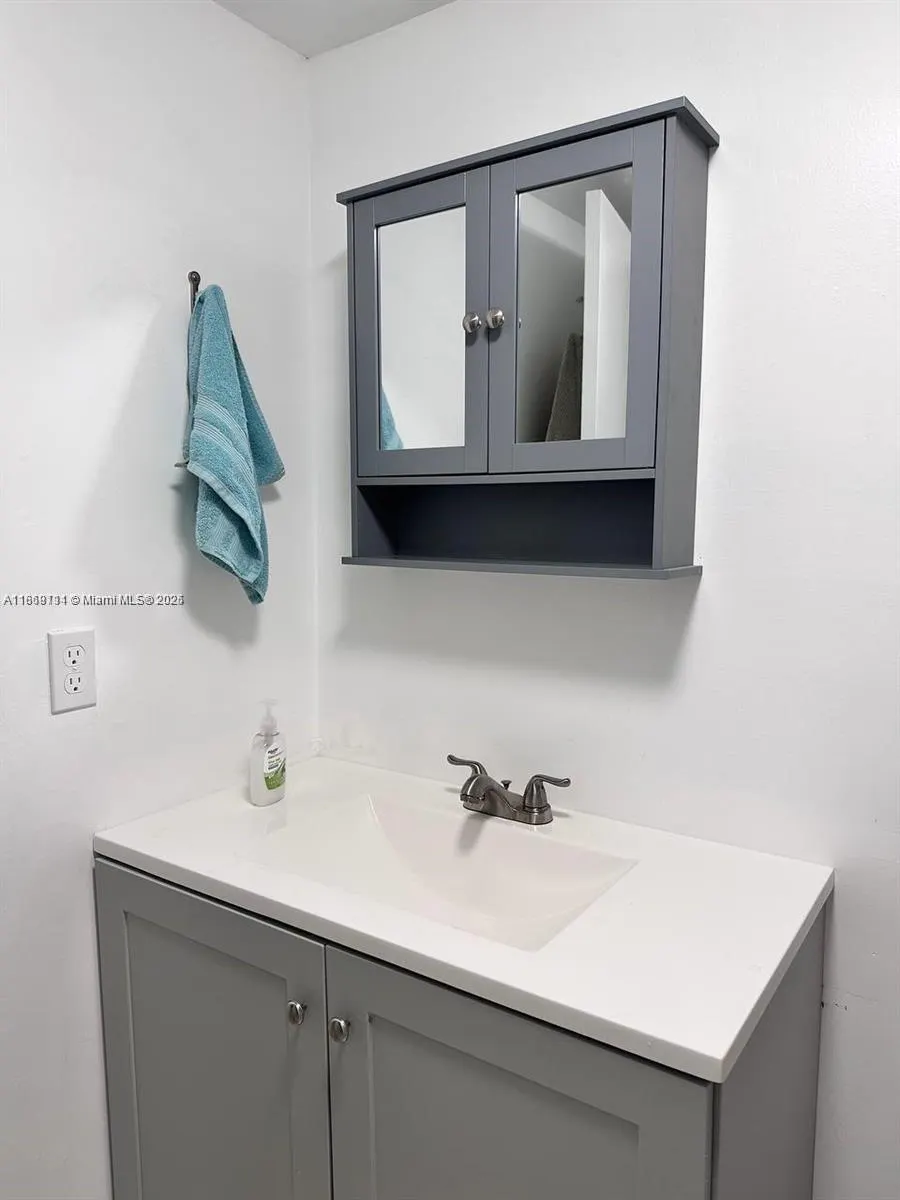 319 NE 14th Ave, #106