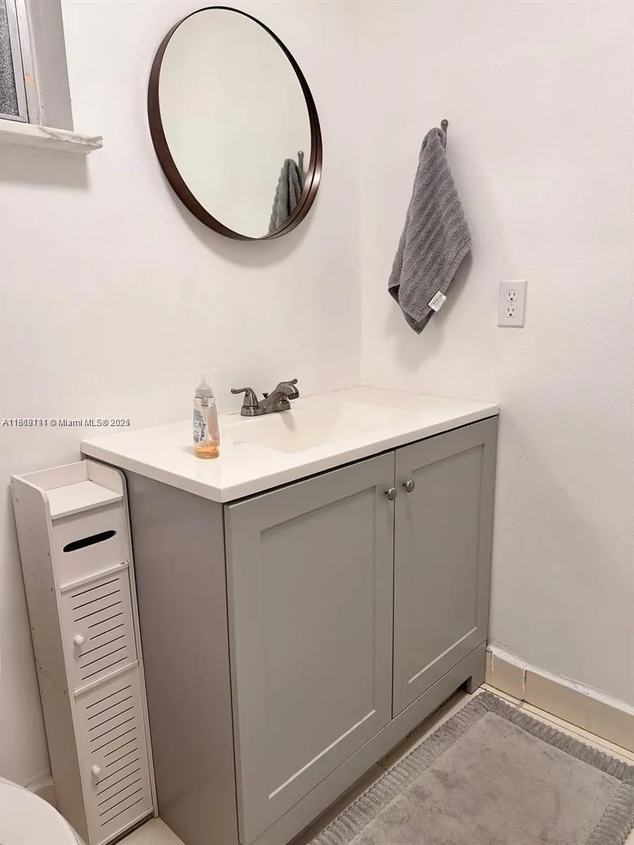 319 NE 14th Ave, #106
