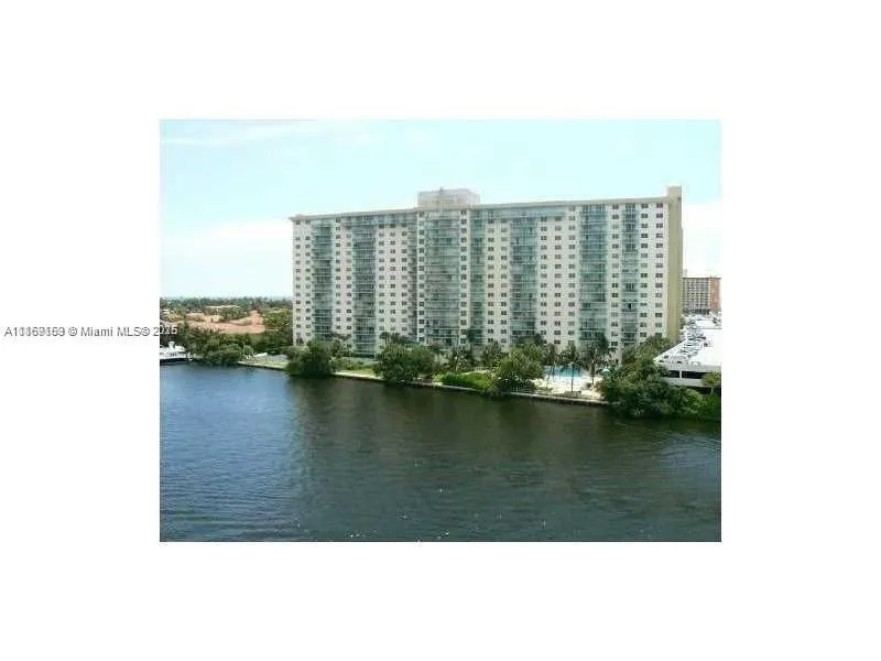 19390 Collins Ave, #203