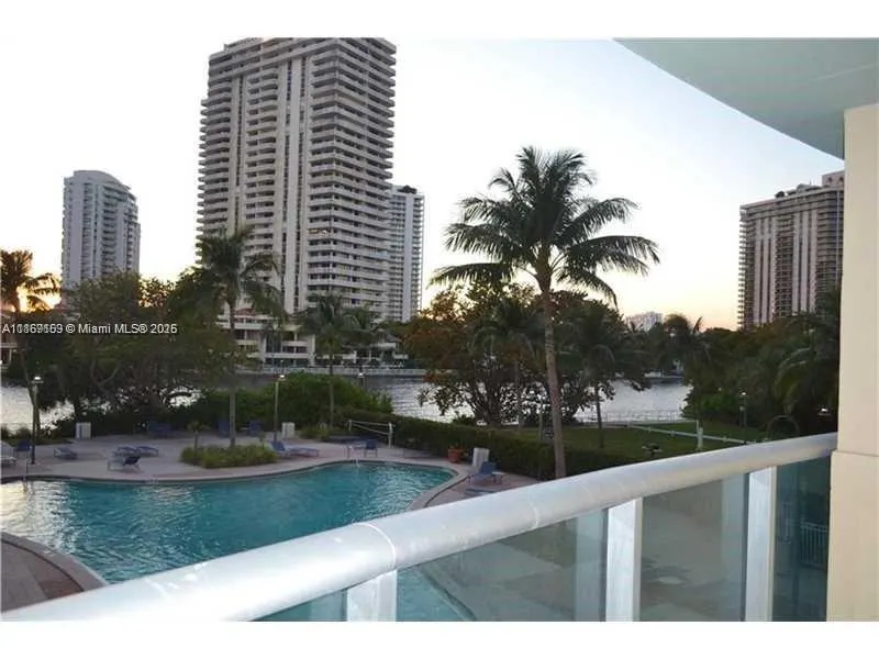 19390 Collins Ave, #203