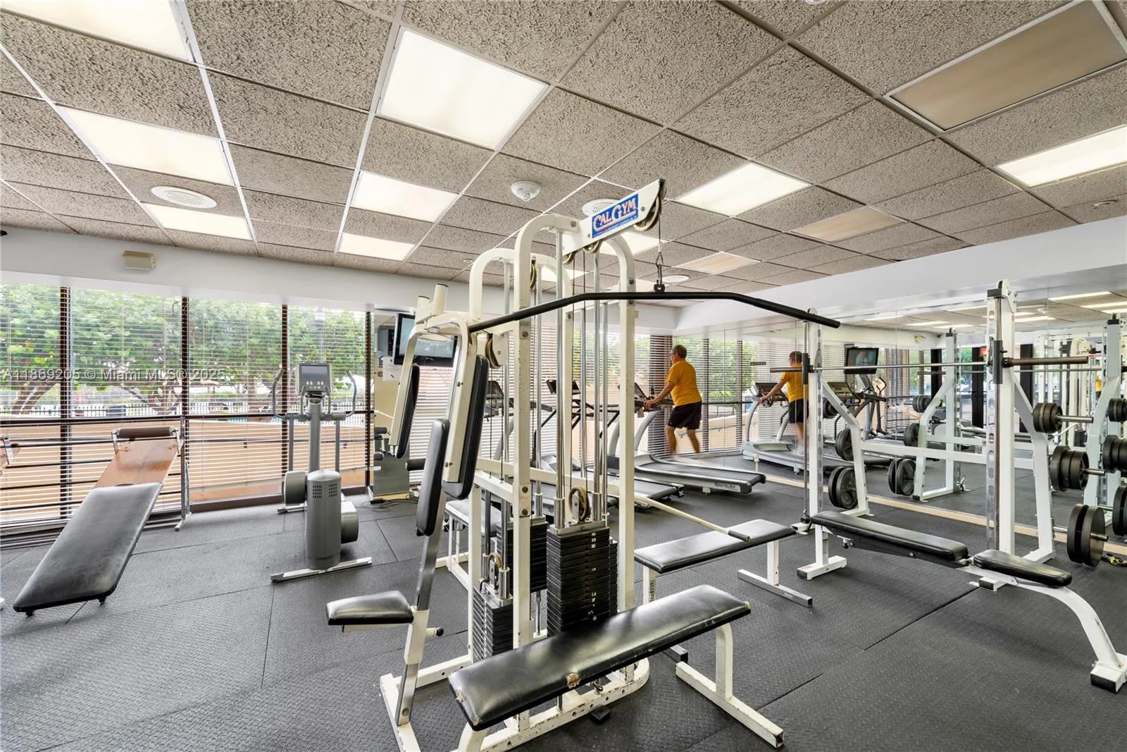 2555 Collins Ave, #607