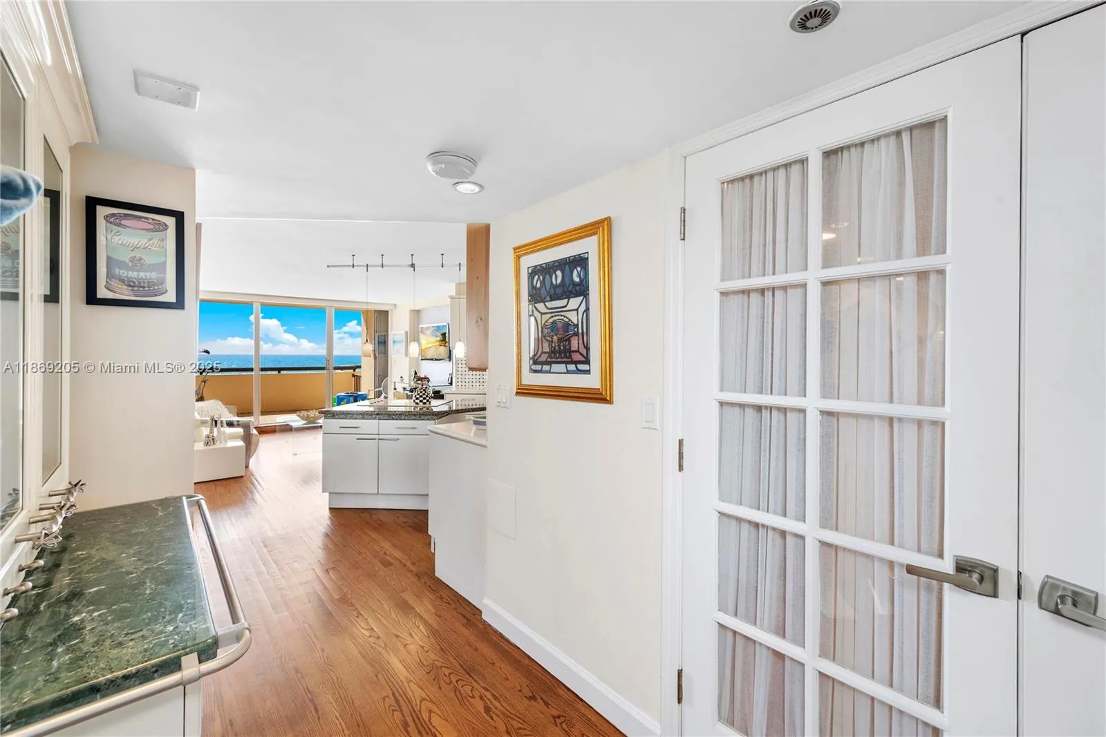 2555 Collins Ave, #607