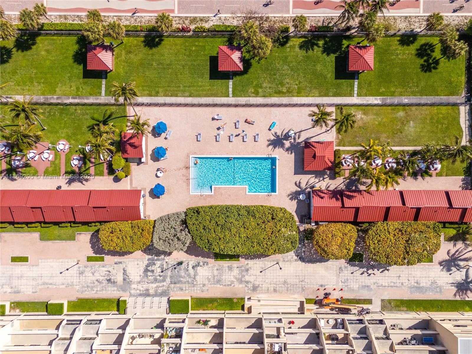 2555 Collins Ave, #607