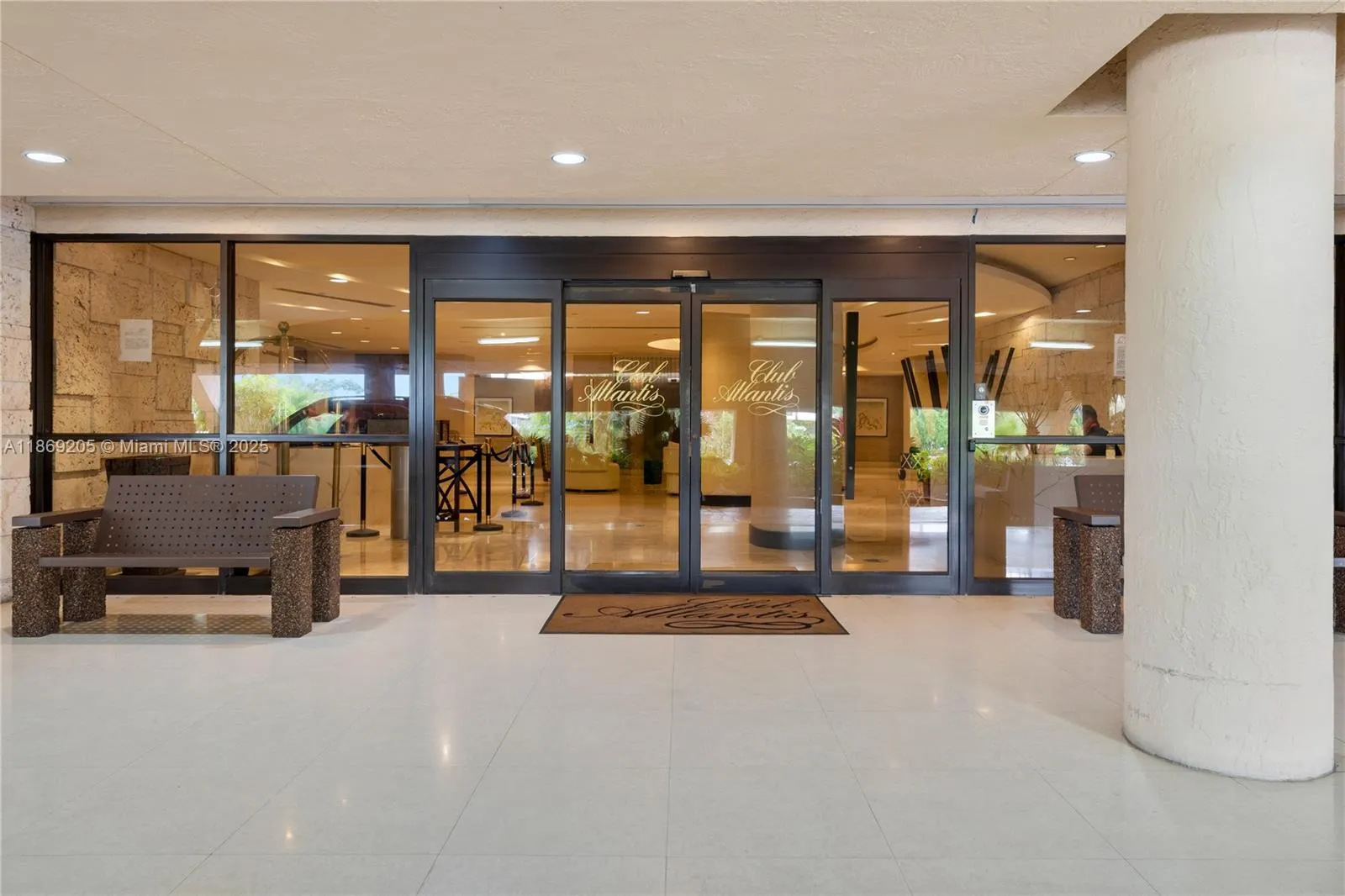 2555 Collins Ave, #607