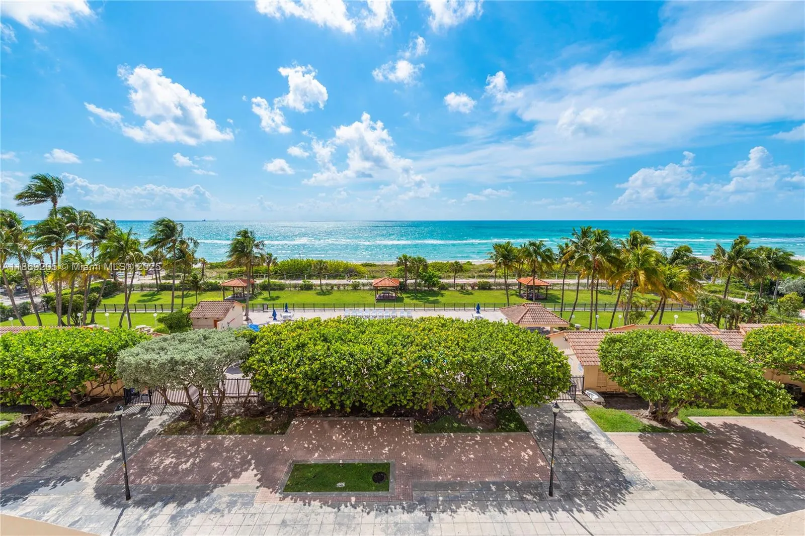 2555 Collins Ave, #607