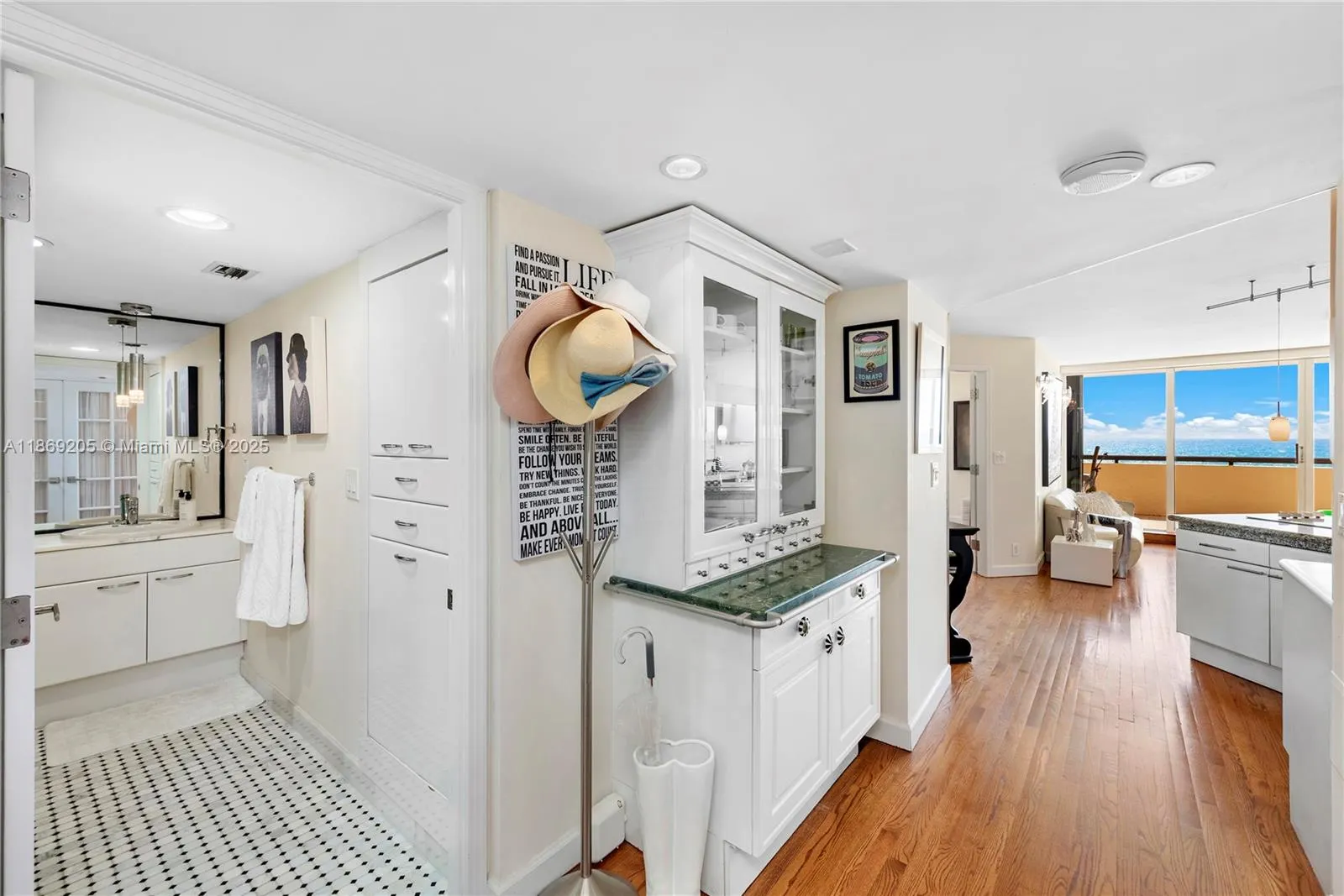 2555 Collins Ave, #607