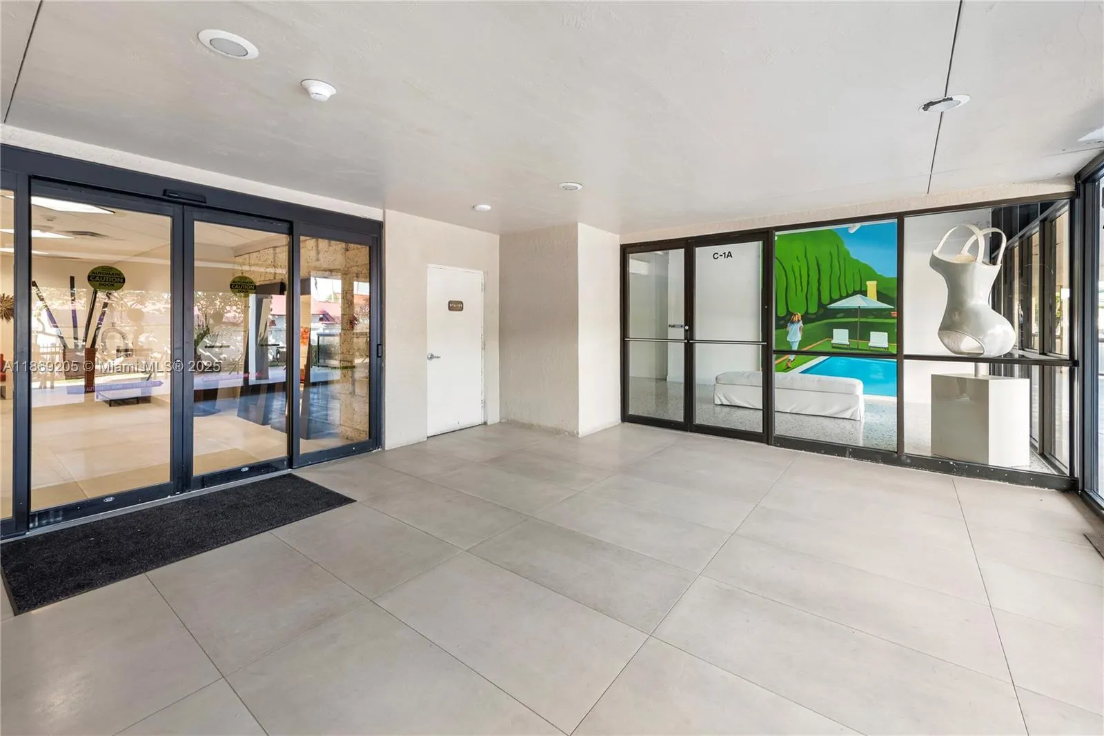 2555 Collins Ave, #607