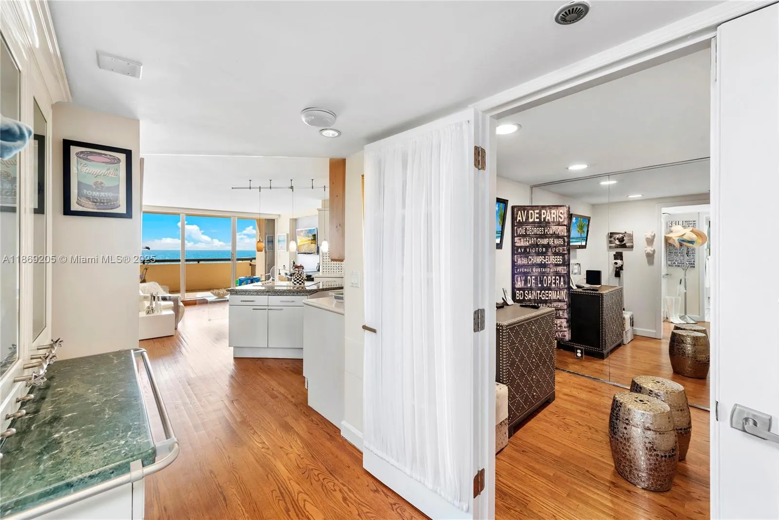 2555 Collins Ave, #607