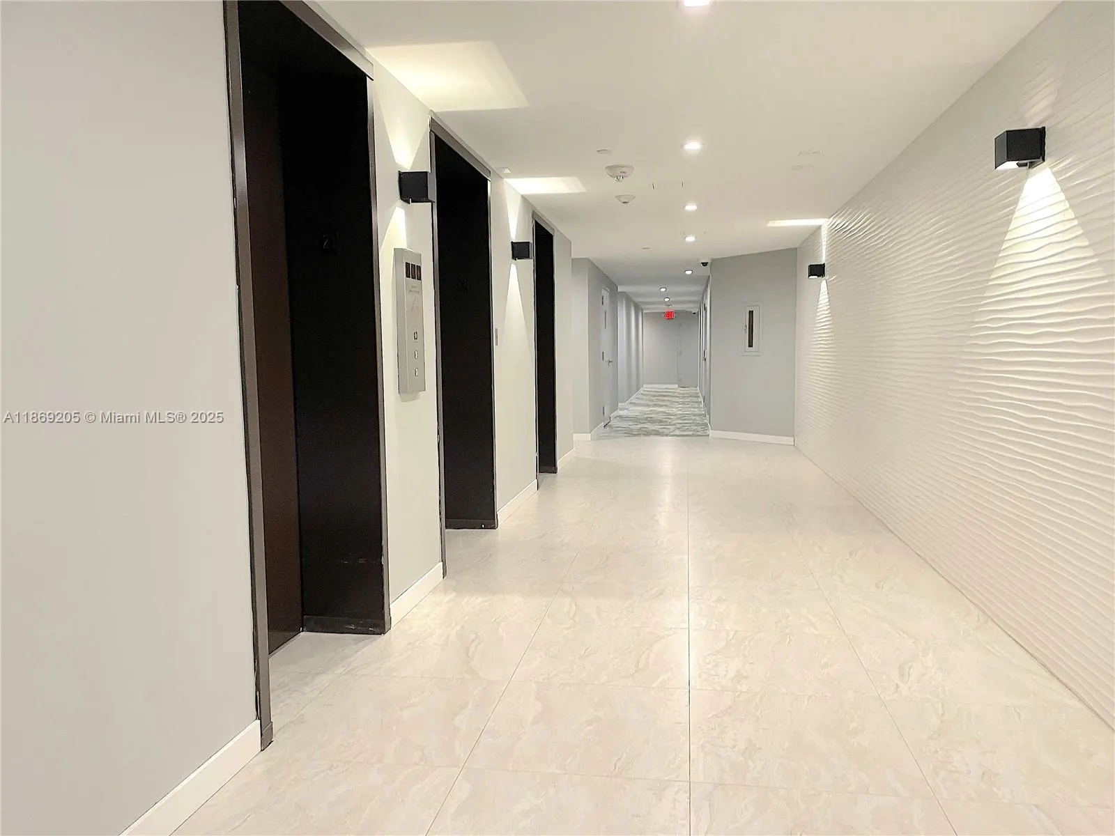 2555 Collins Ave, #607