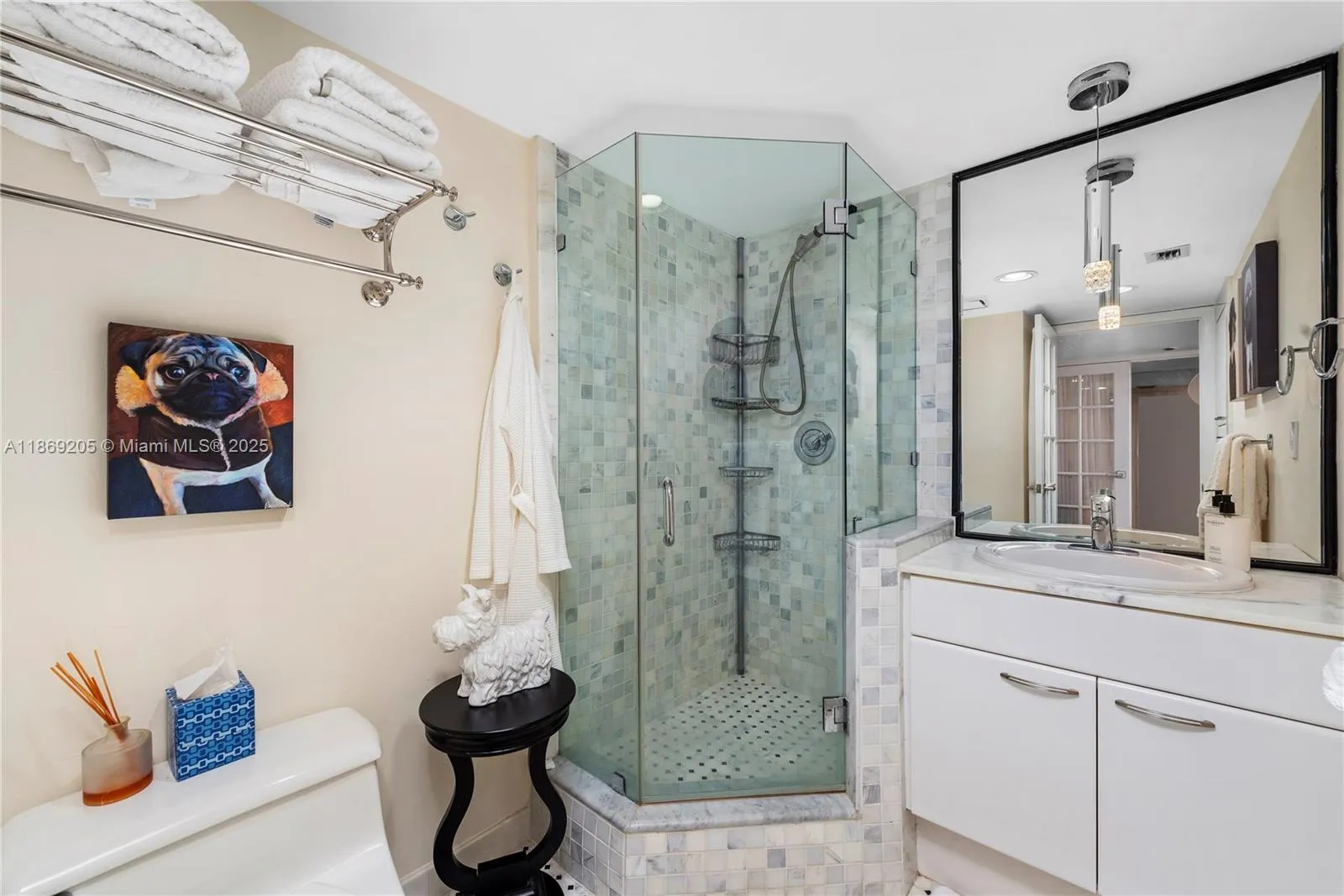 2555 Collins Ave, #607