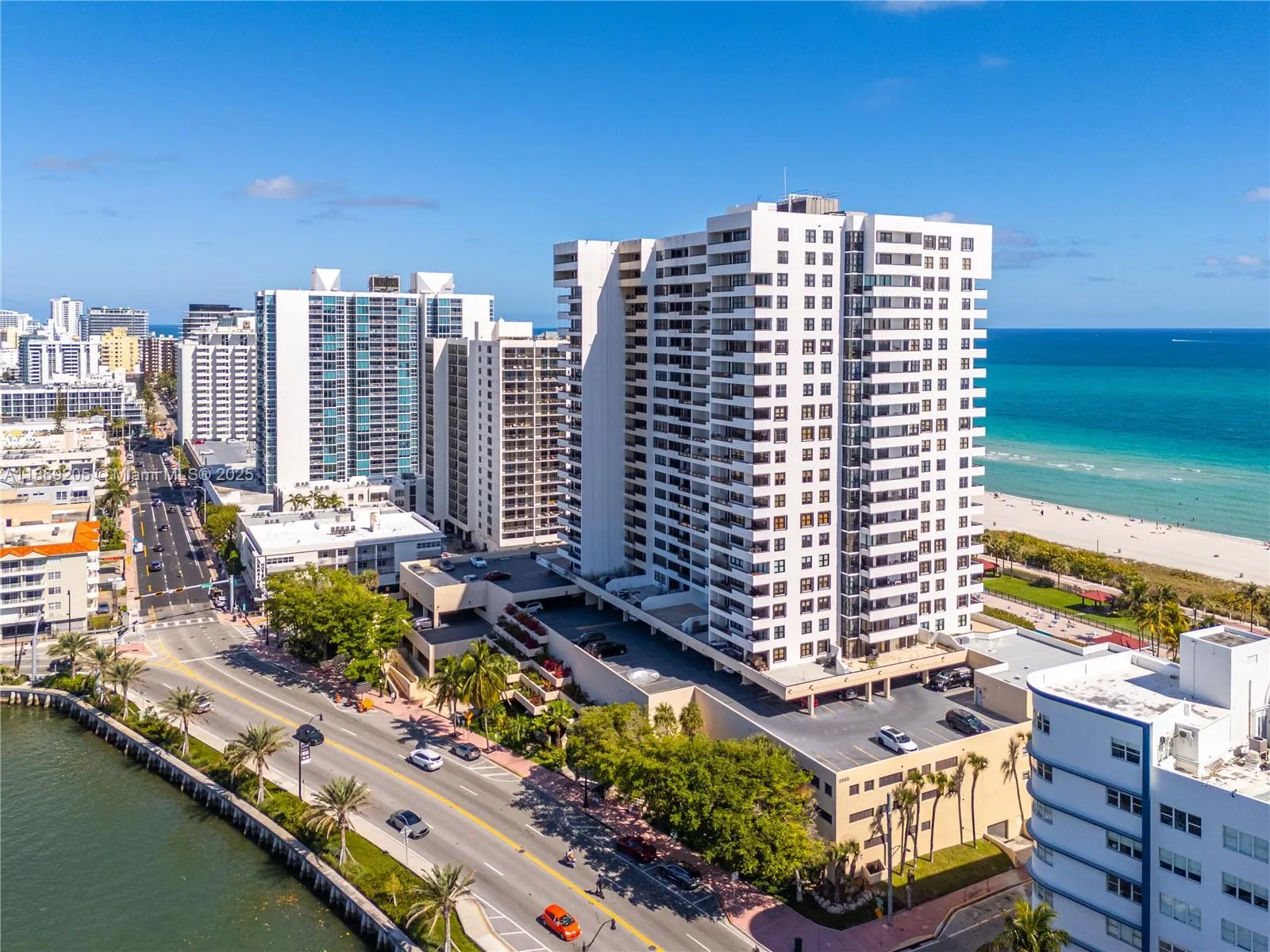 2555 Collins Ave, #607