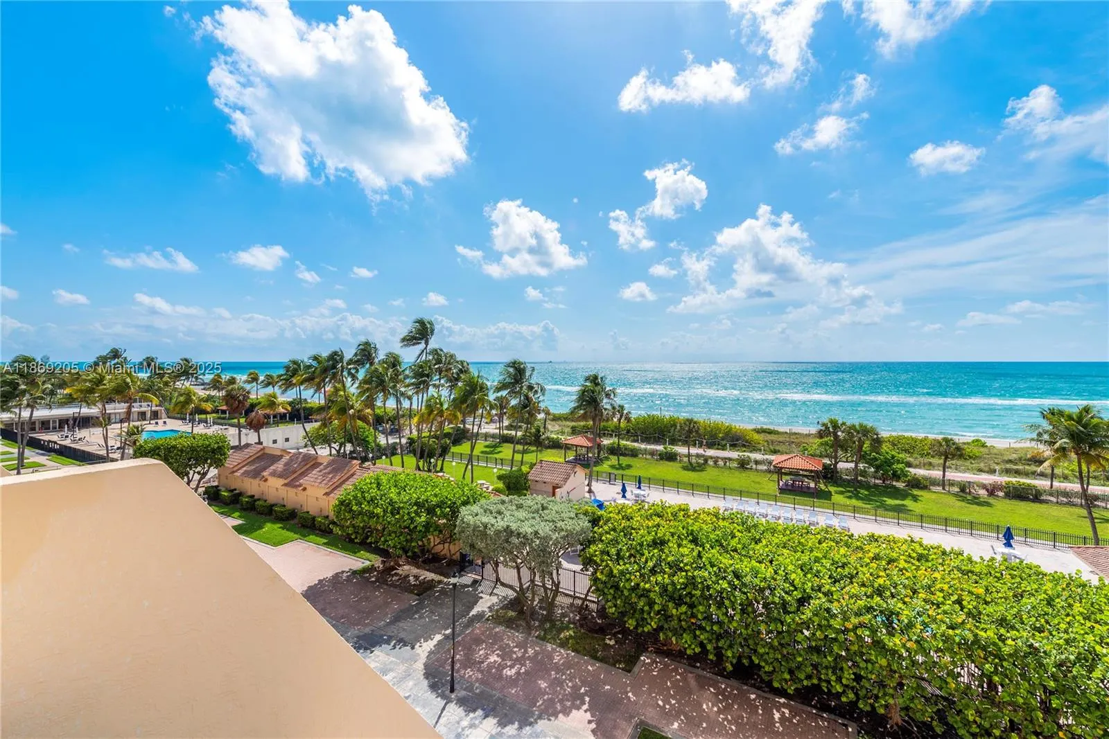 2555 Collins Ave, #607