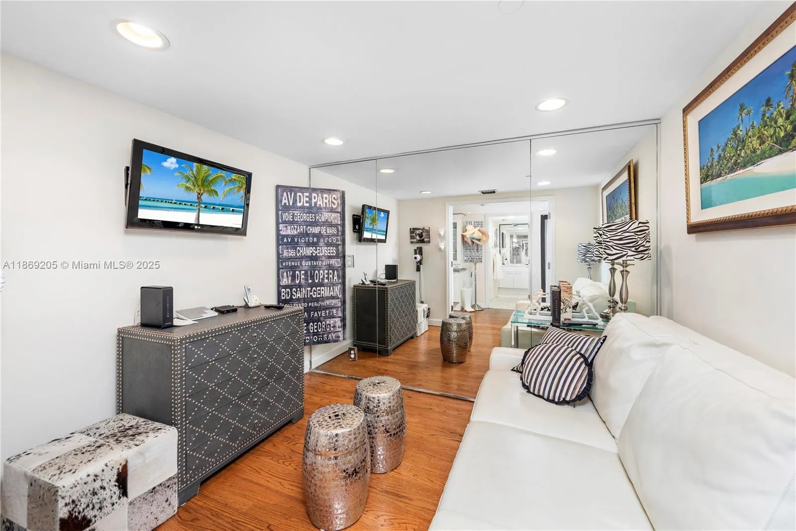2555 Collins Ave, #607