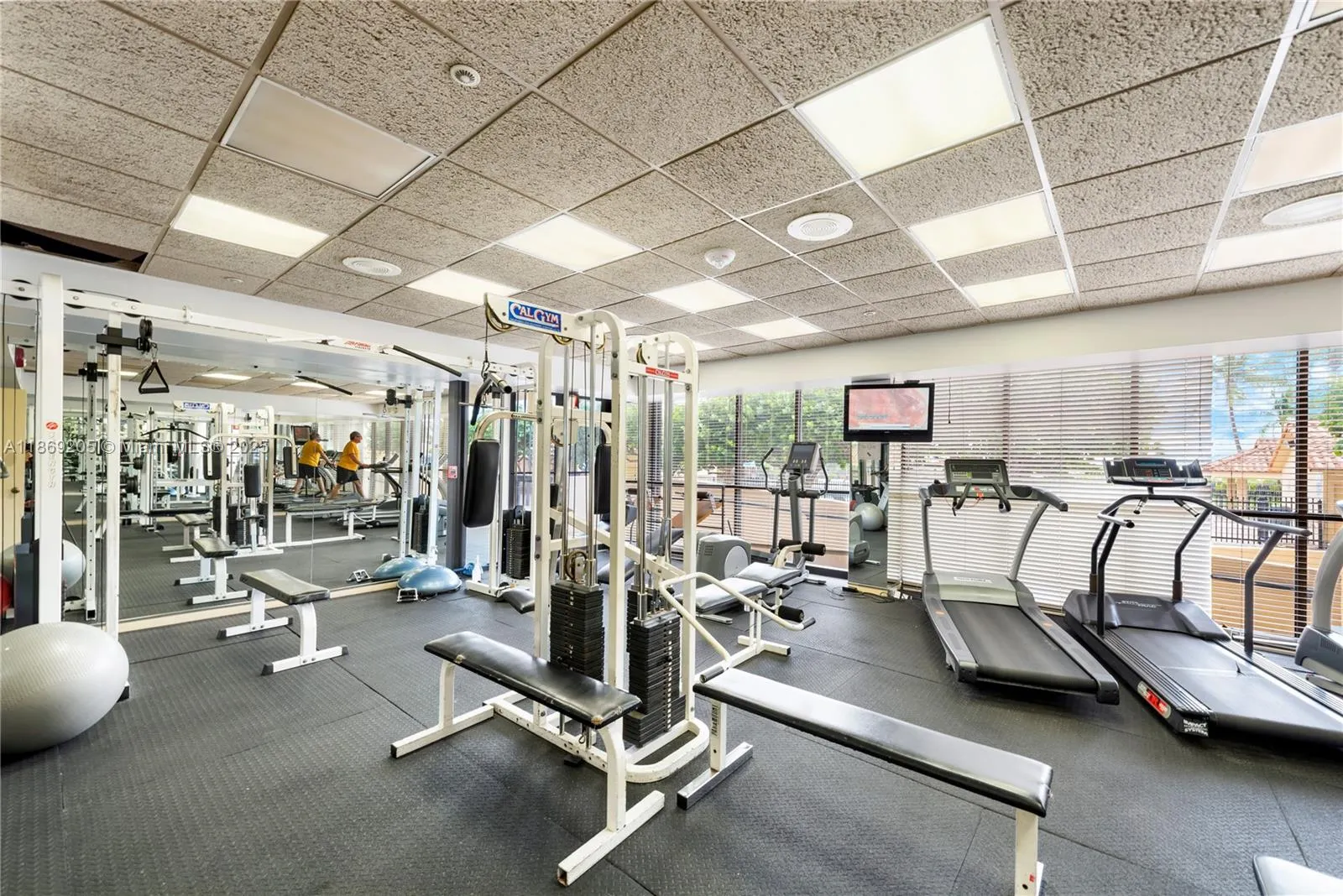 2555 Collins Ave, #607