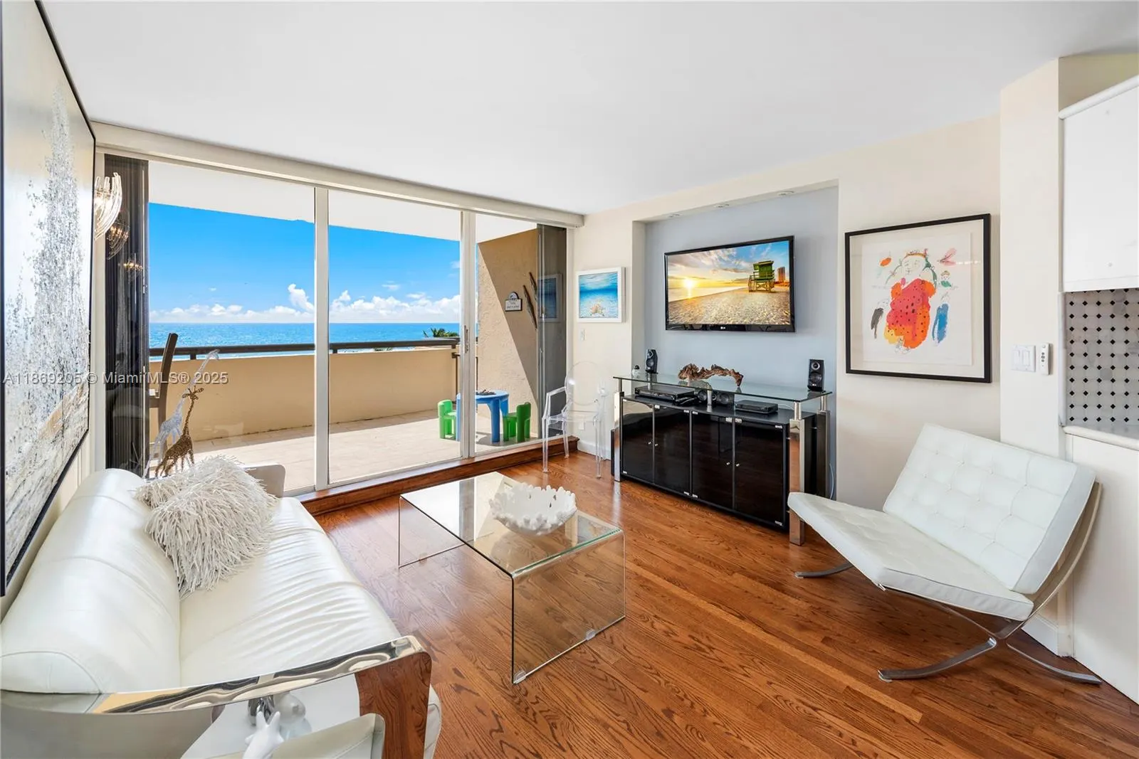 2555 Collins Ave, #607