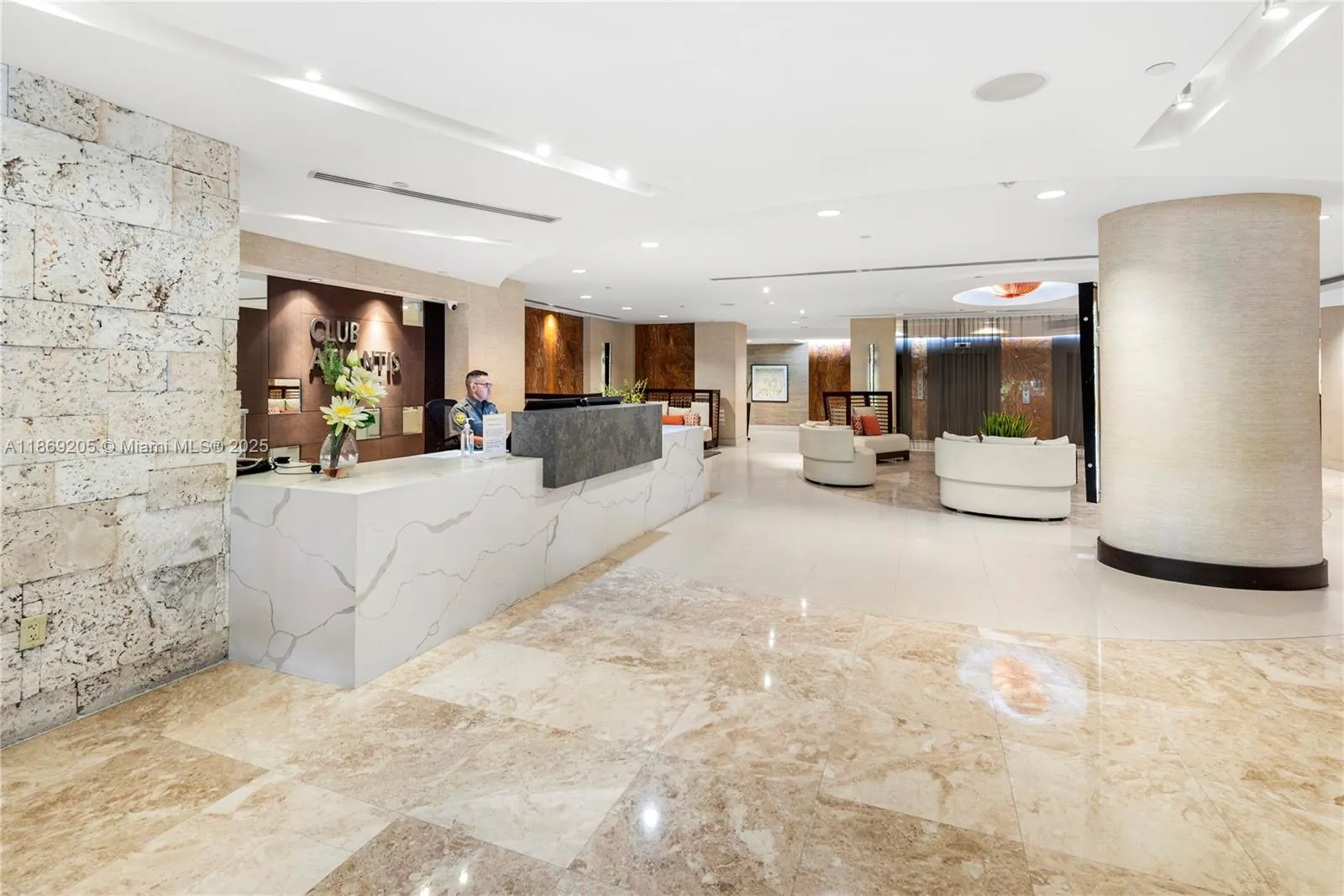 2555 Collins Ave, #607