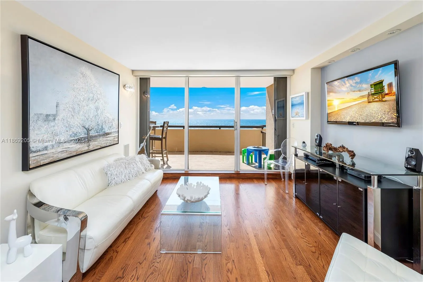 2555 Collins Ave, #607