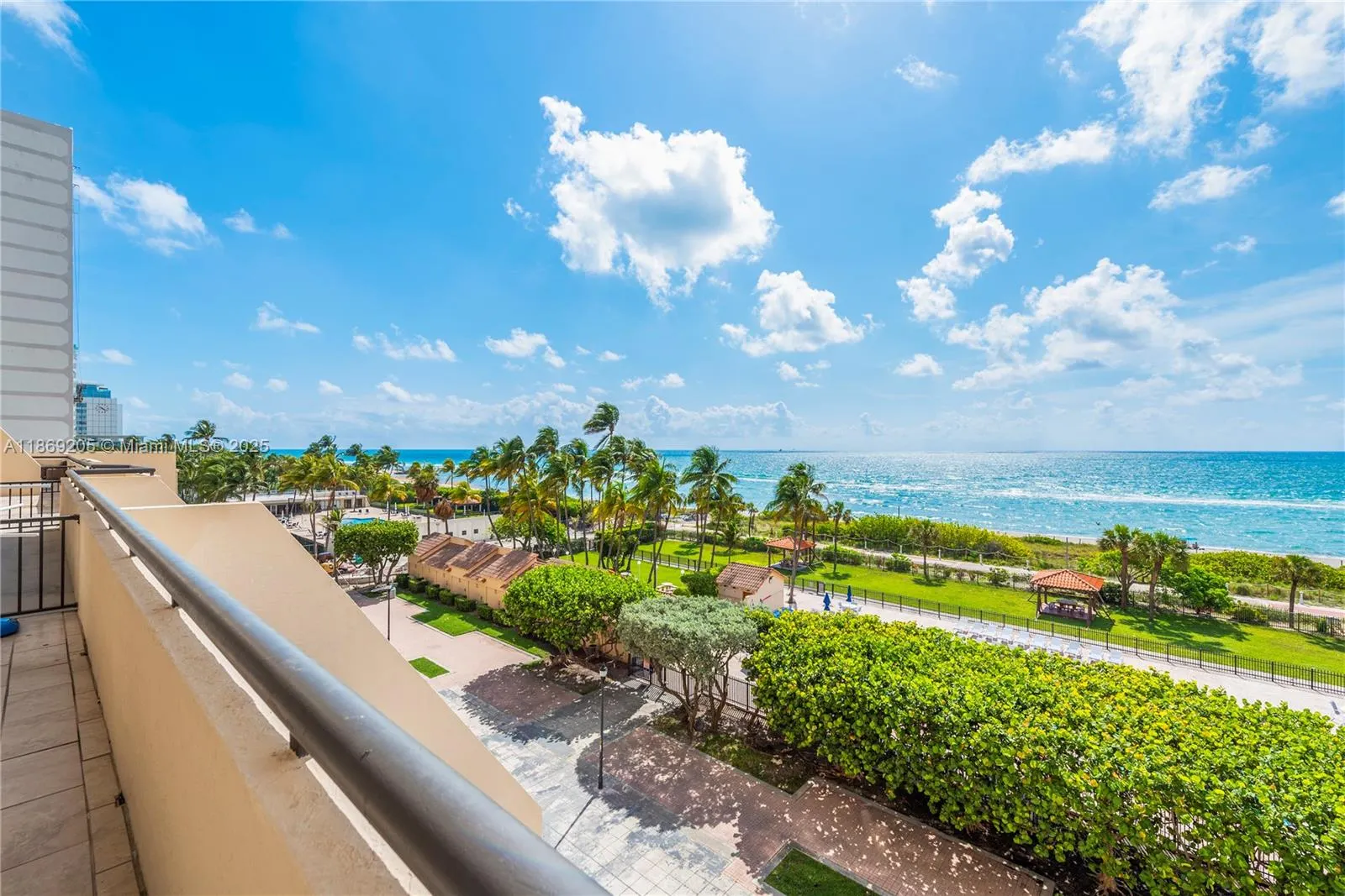 2555 Collins Ave, #607