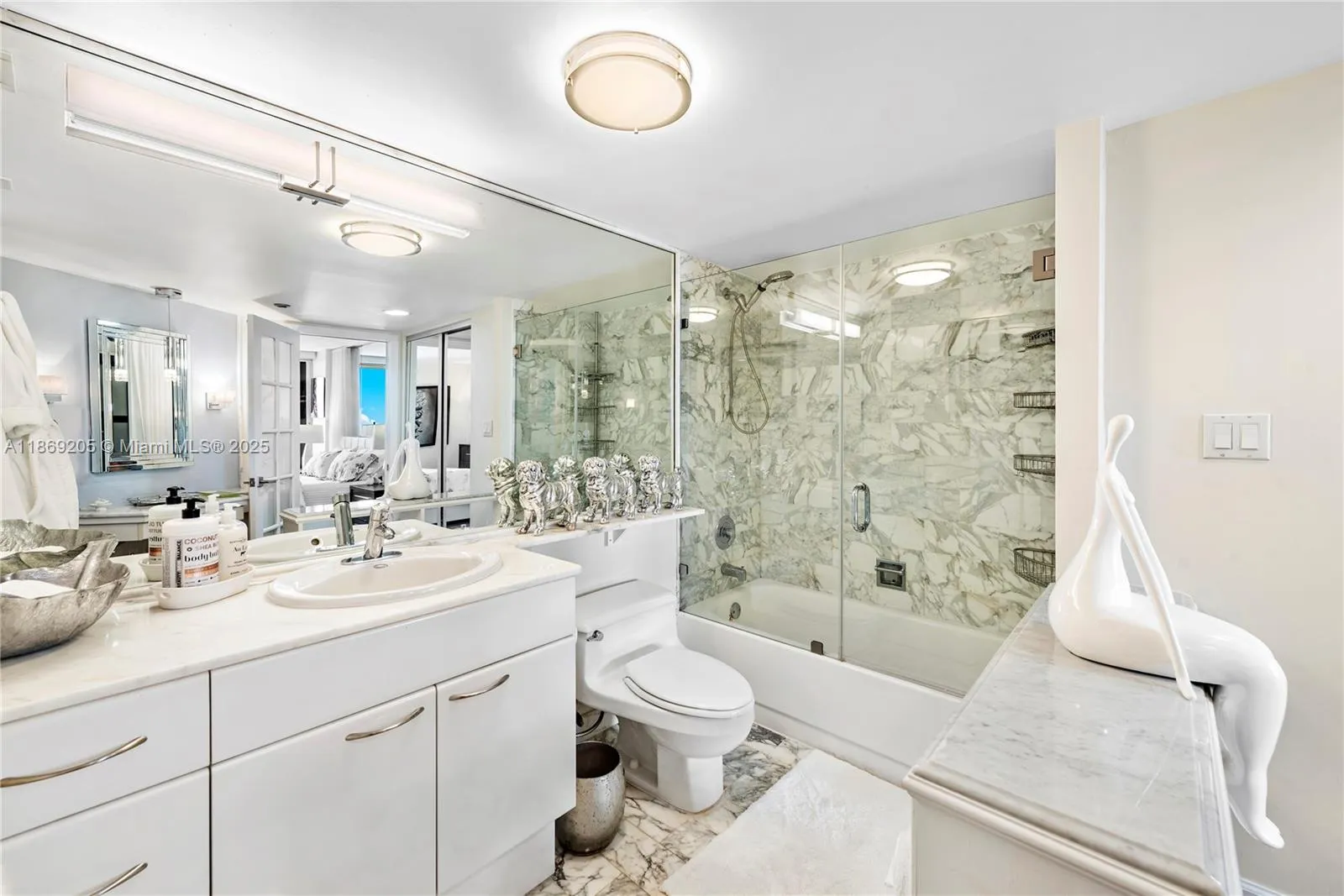 2555 Collins Ave, #607