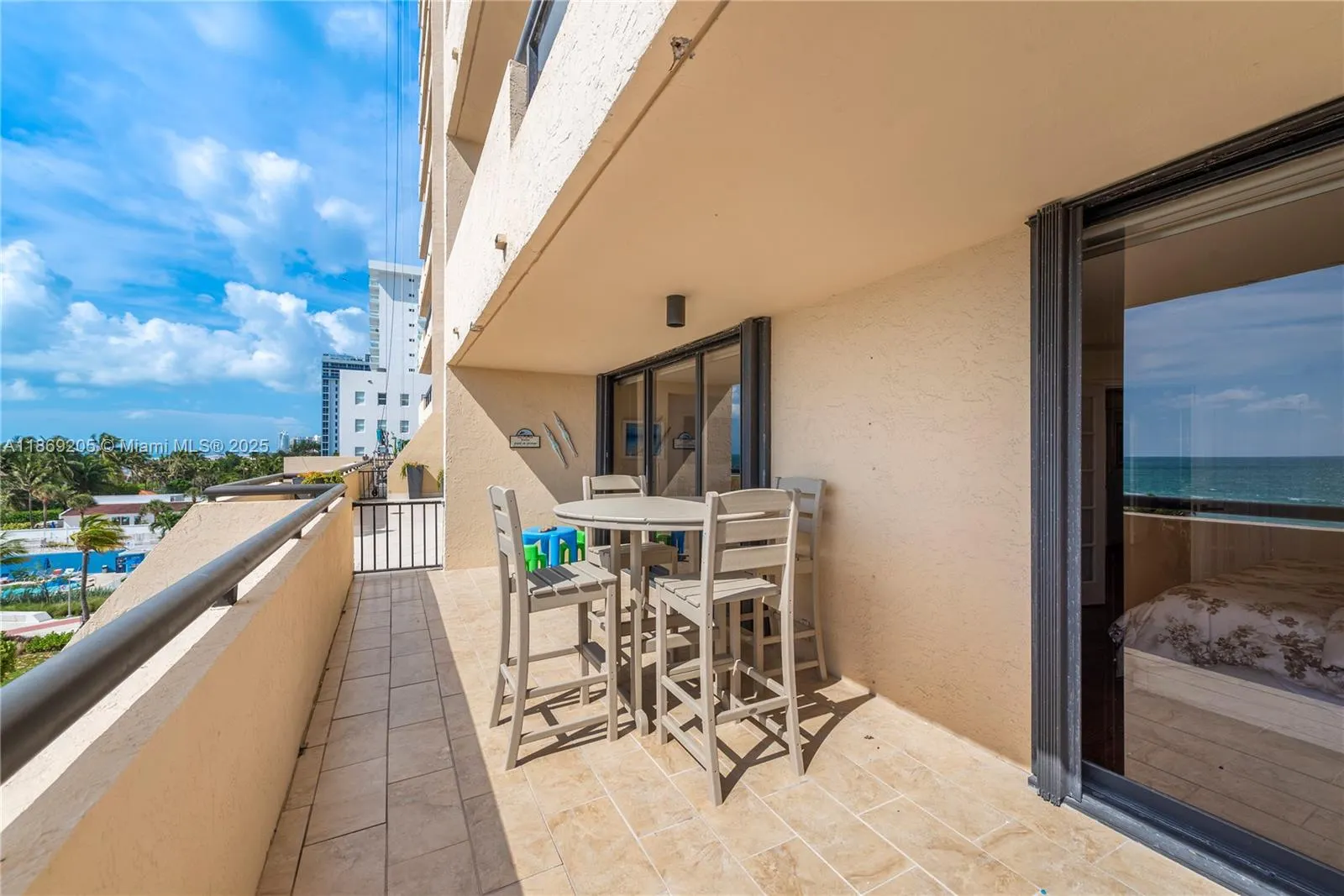 2555 Collins Ave, #607