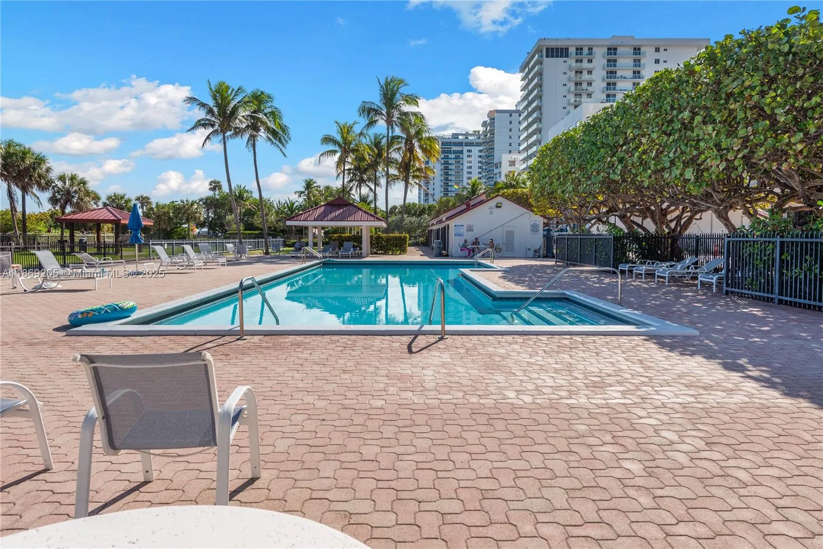 2555 Collins Ave, #607