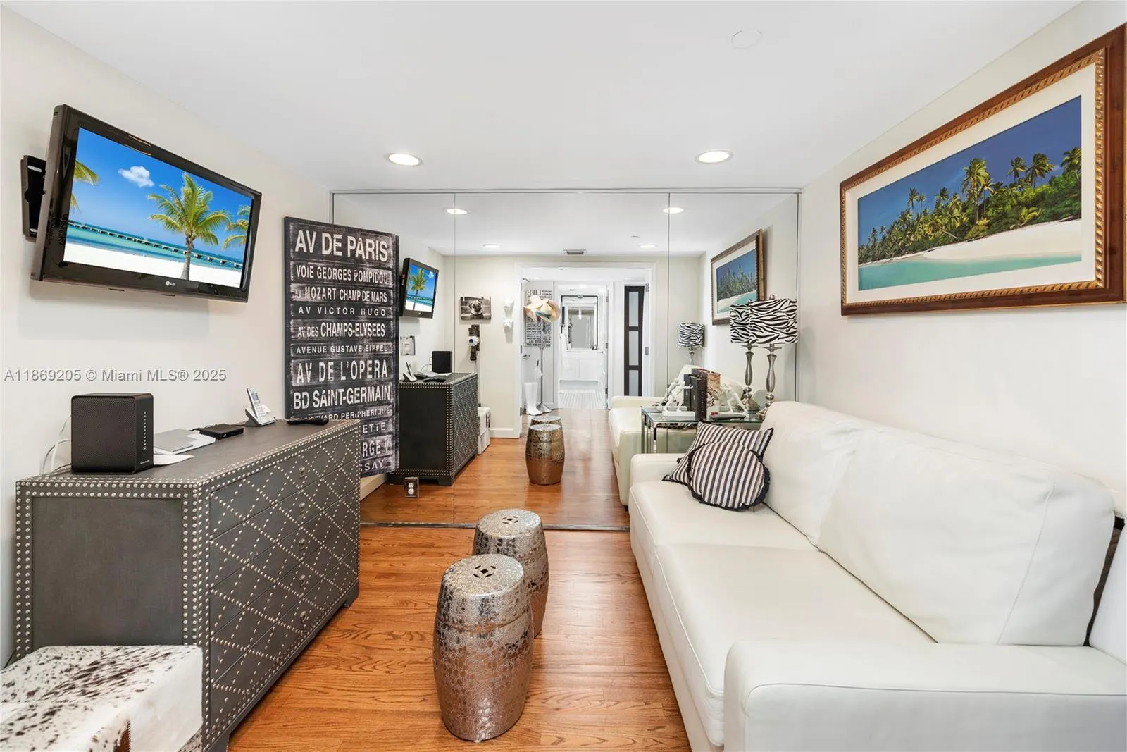 2555 Collins Ave, #607