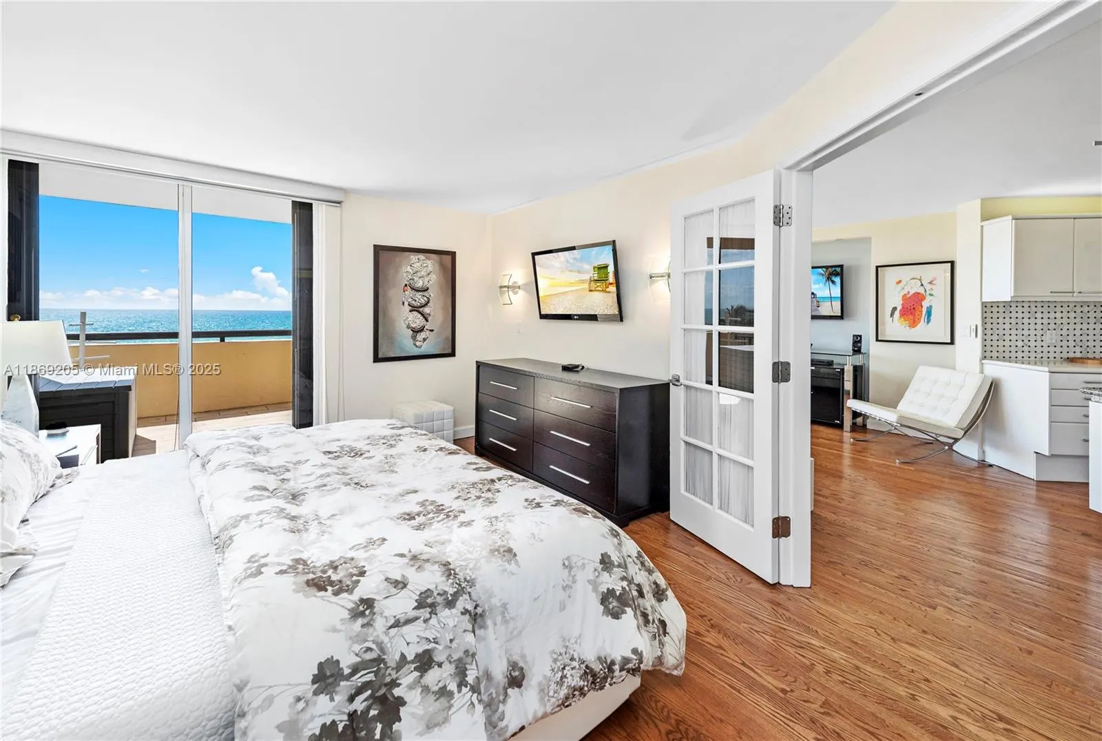2555 Collins Ave, #607