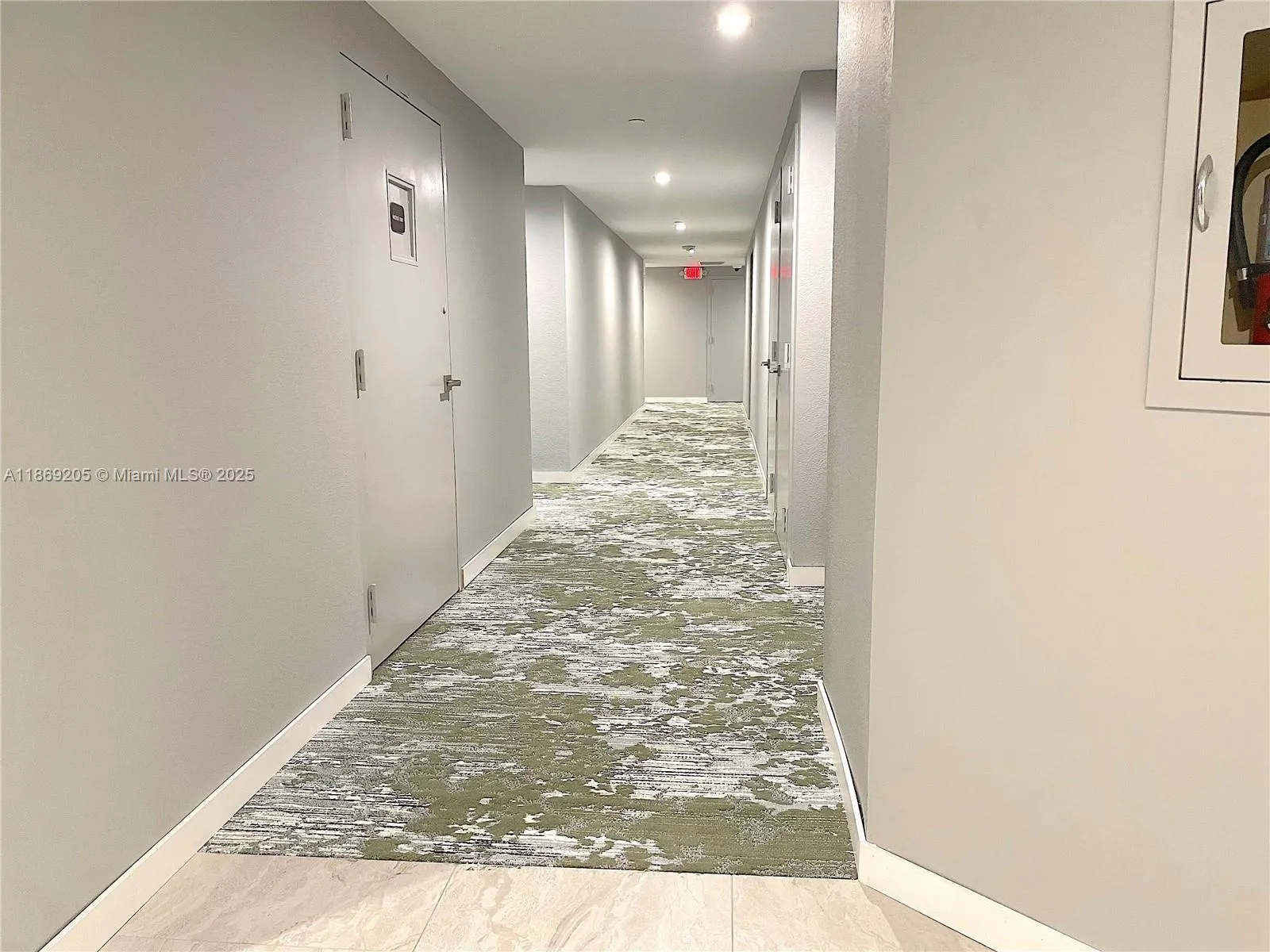 2555 Collins Ave, #607