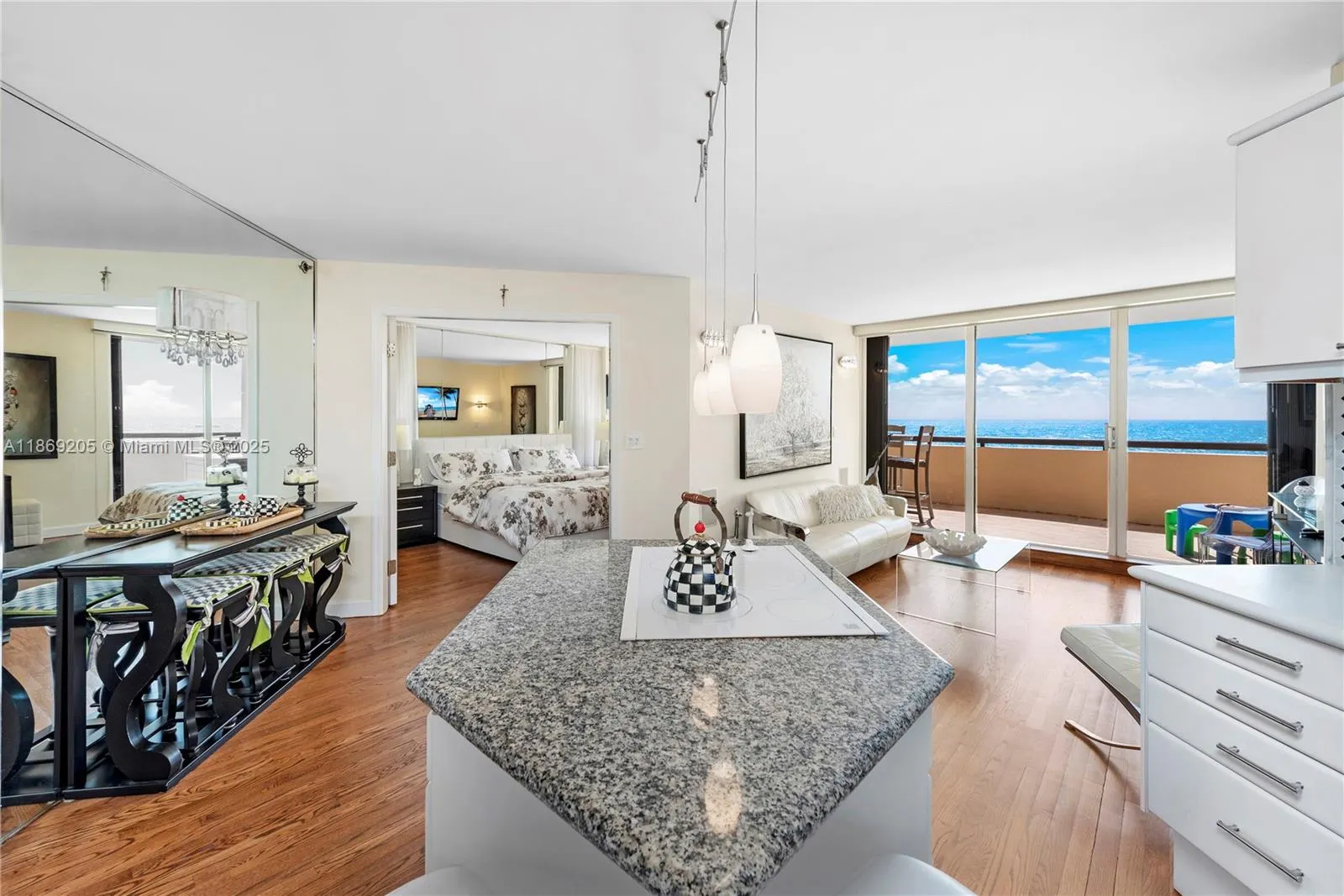 2555 Collins Ave, #607