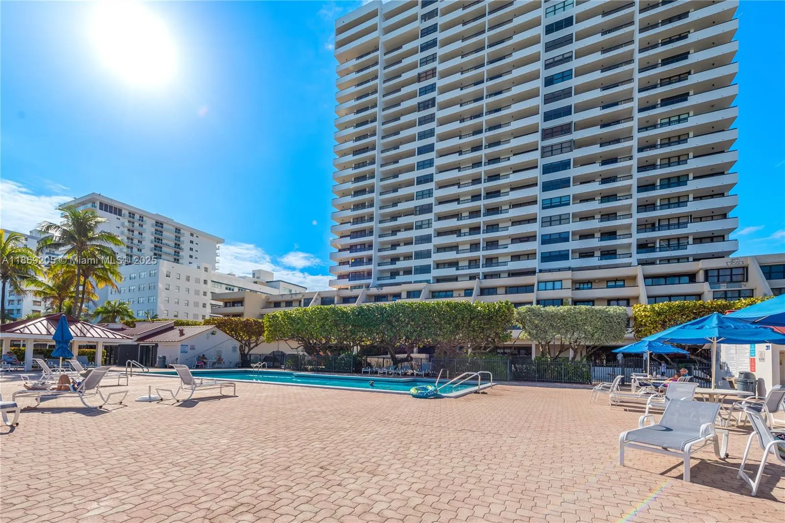 2555 Collins Ave, #607