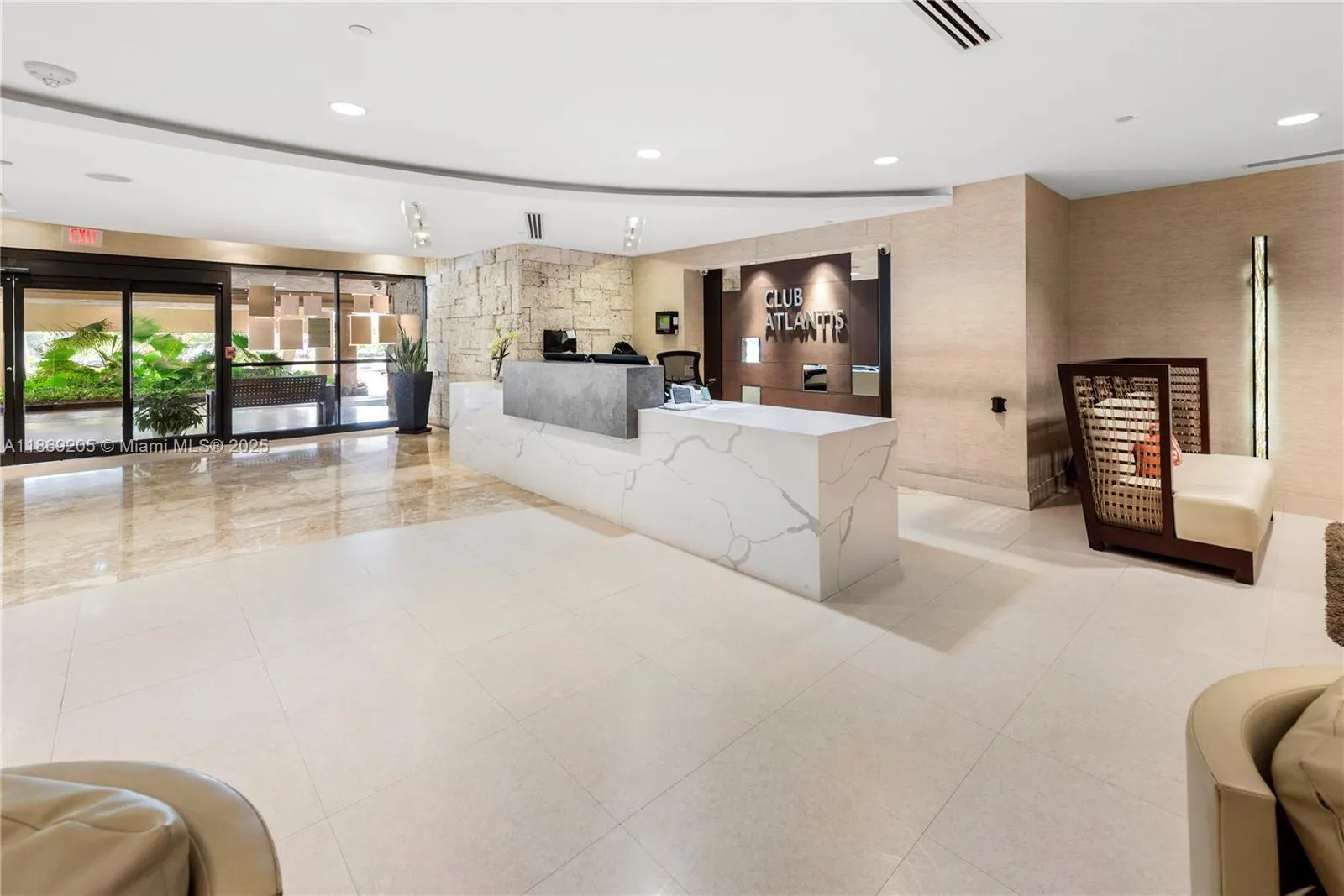2555 Collins Ave, #607