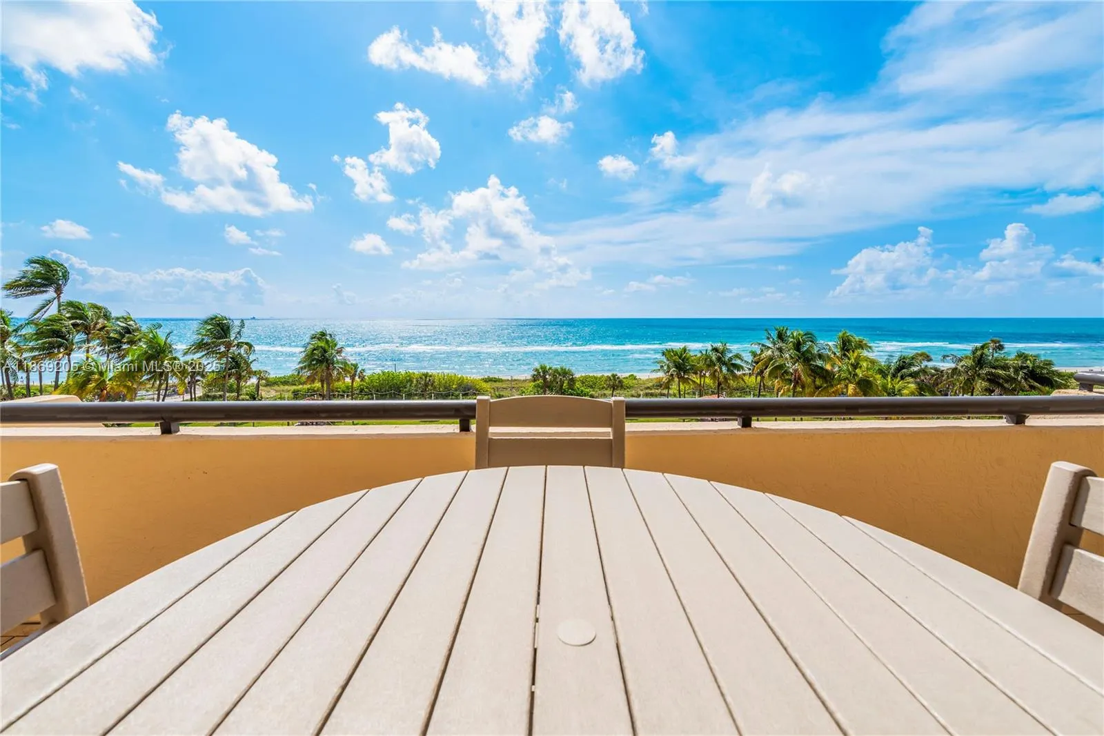 2555 Collins Ave, #607