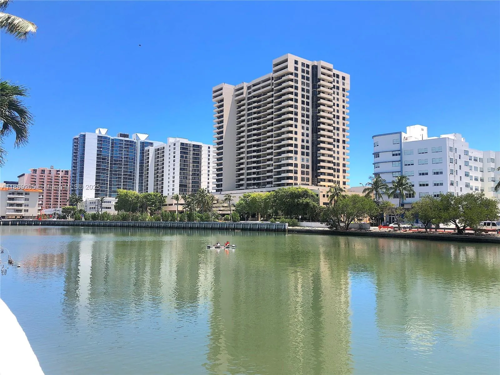 2555 Collins Ave, #607