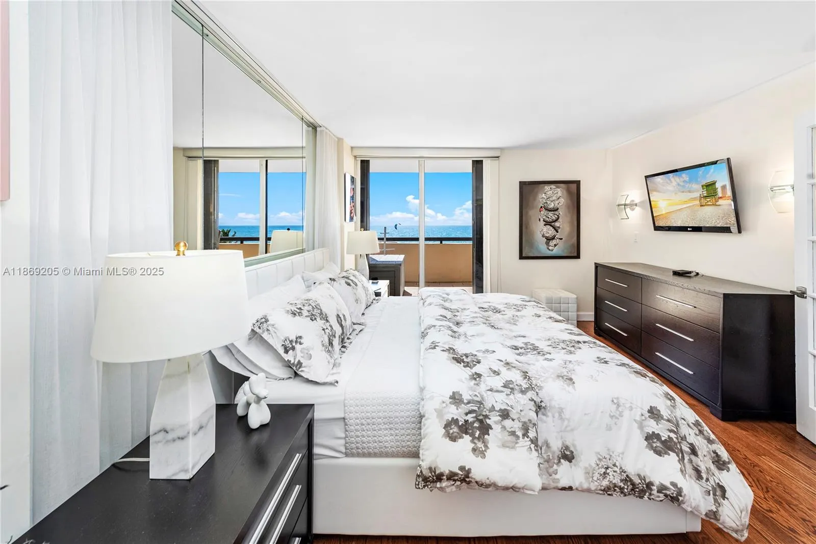 2555 Collins Ave, #607