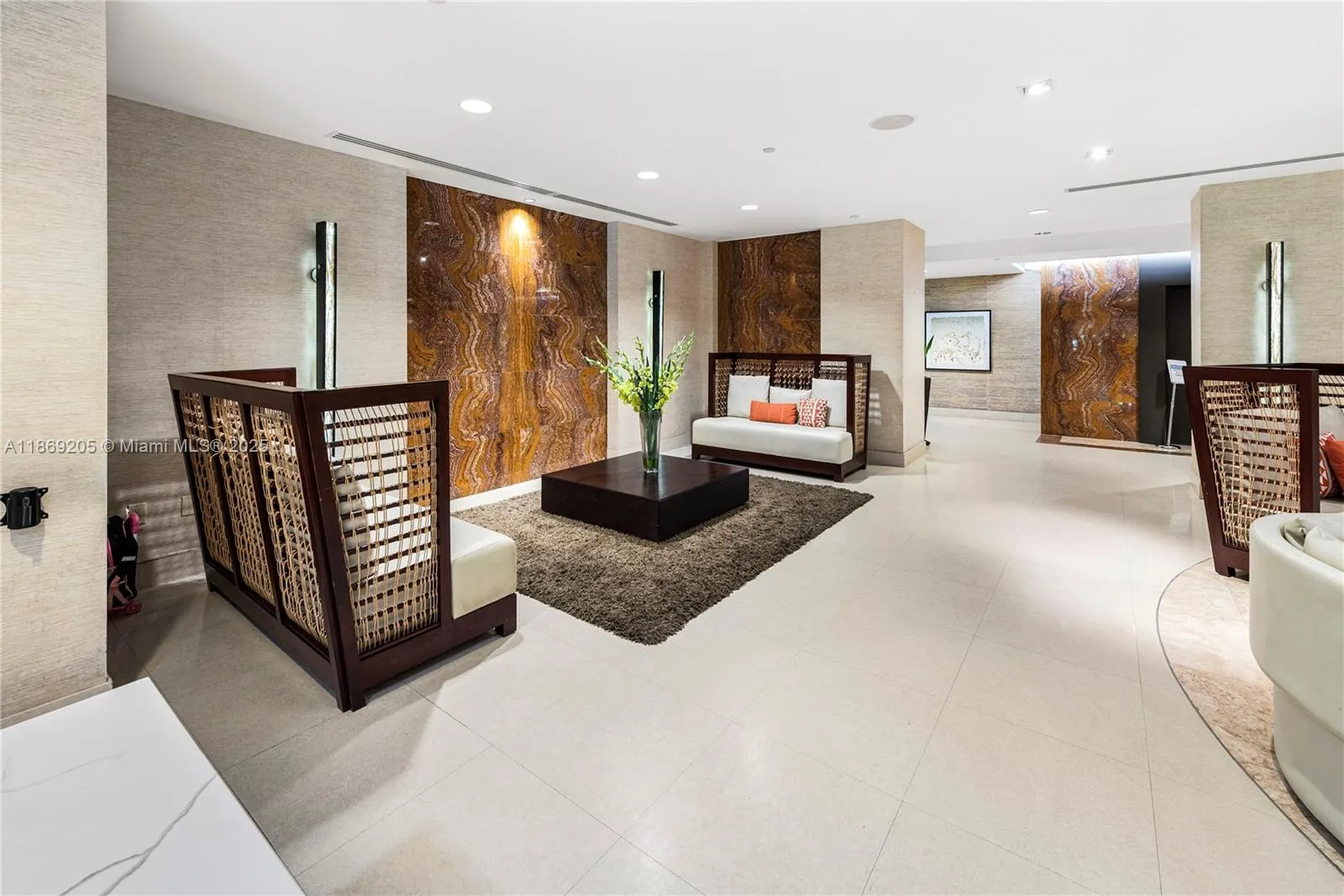 2555 Collins Ave, #607
