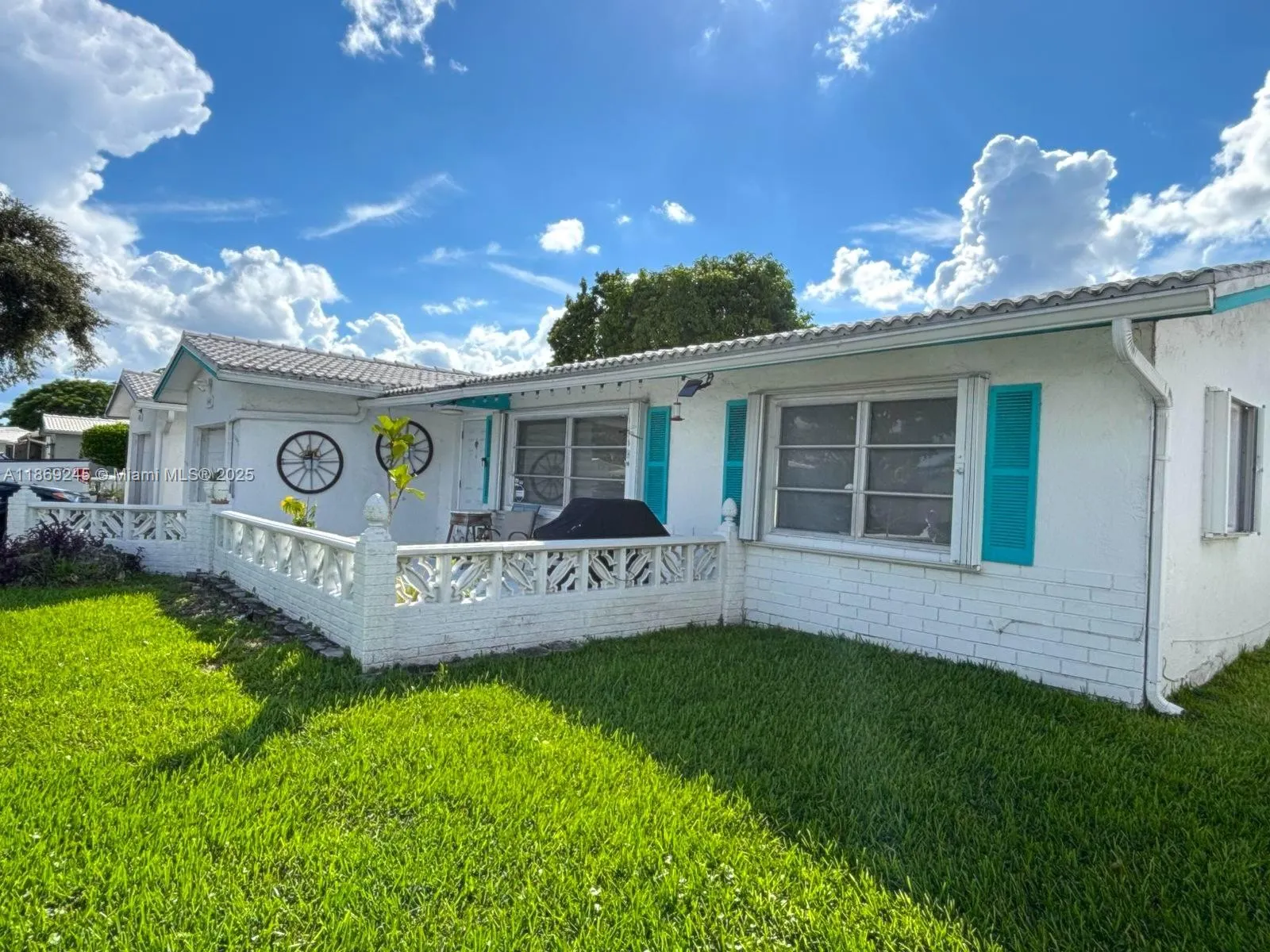 1441 W Campanelli Dr