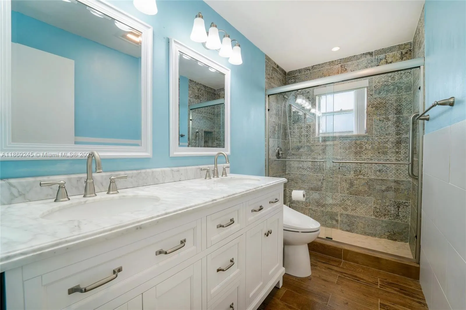 1441 W Campanelli Dr
