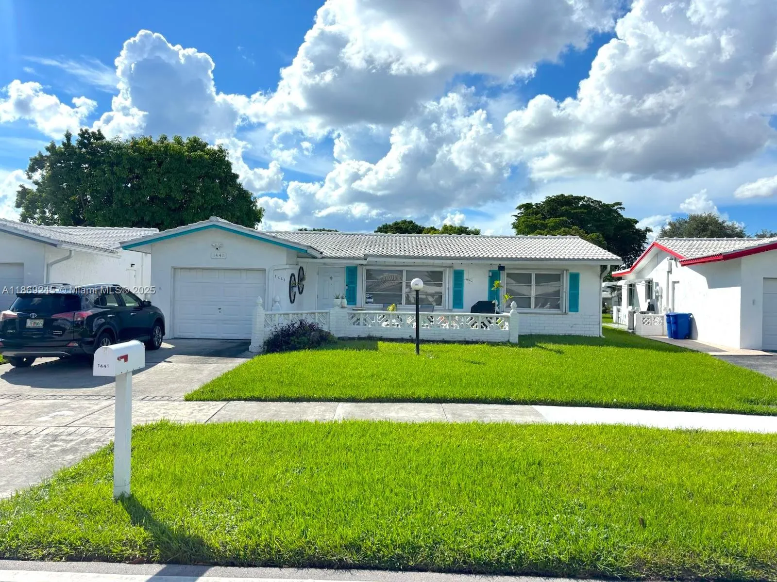 1441 W Campanelli Dr