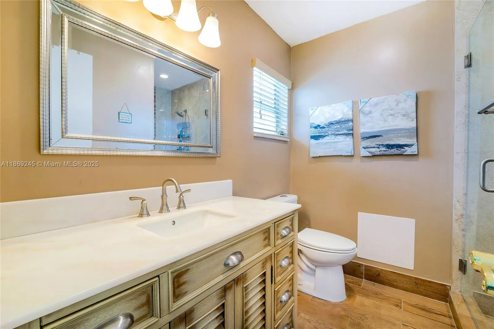 1441 W Campanelli Dr