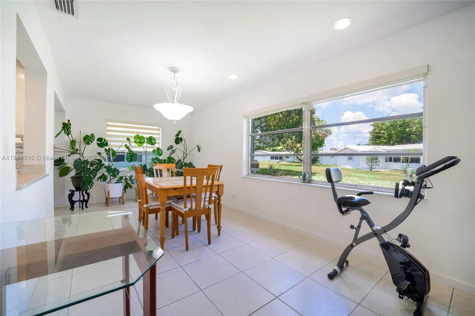 1441 W Campanelli Dr
