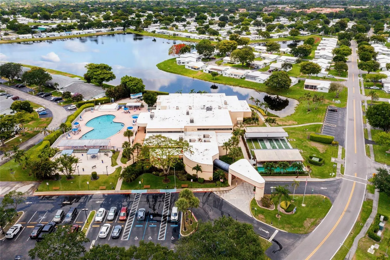 1441 W Campanelli Dr