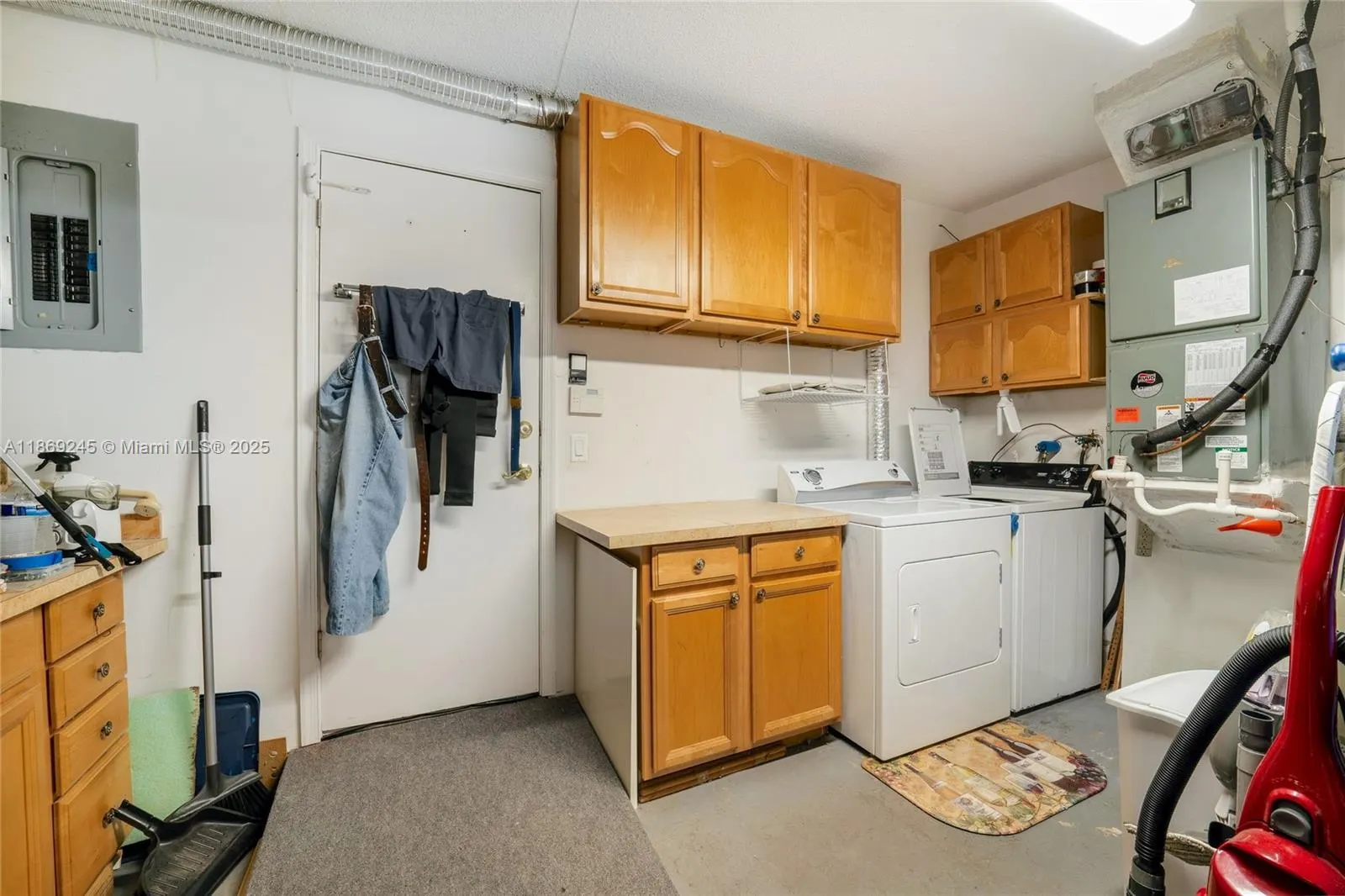1441 W Campanelli Dr