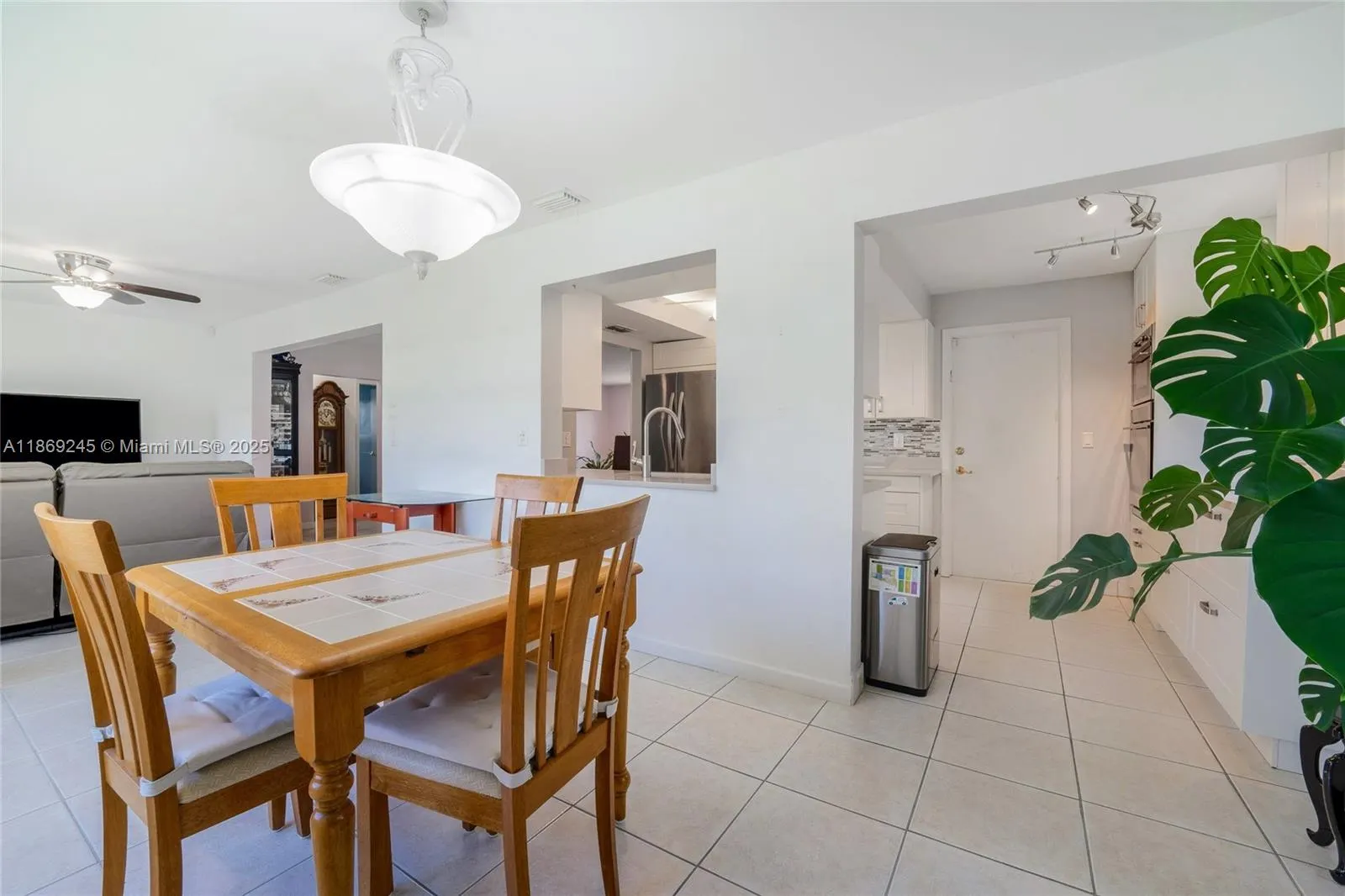 1441 W Campanelli Dr