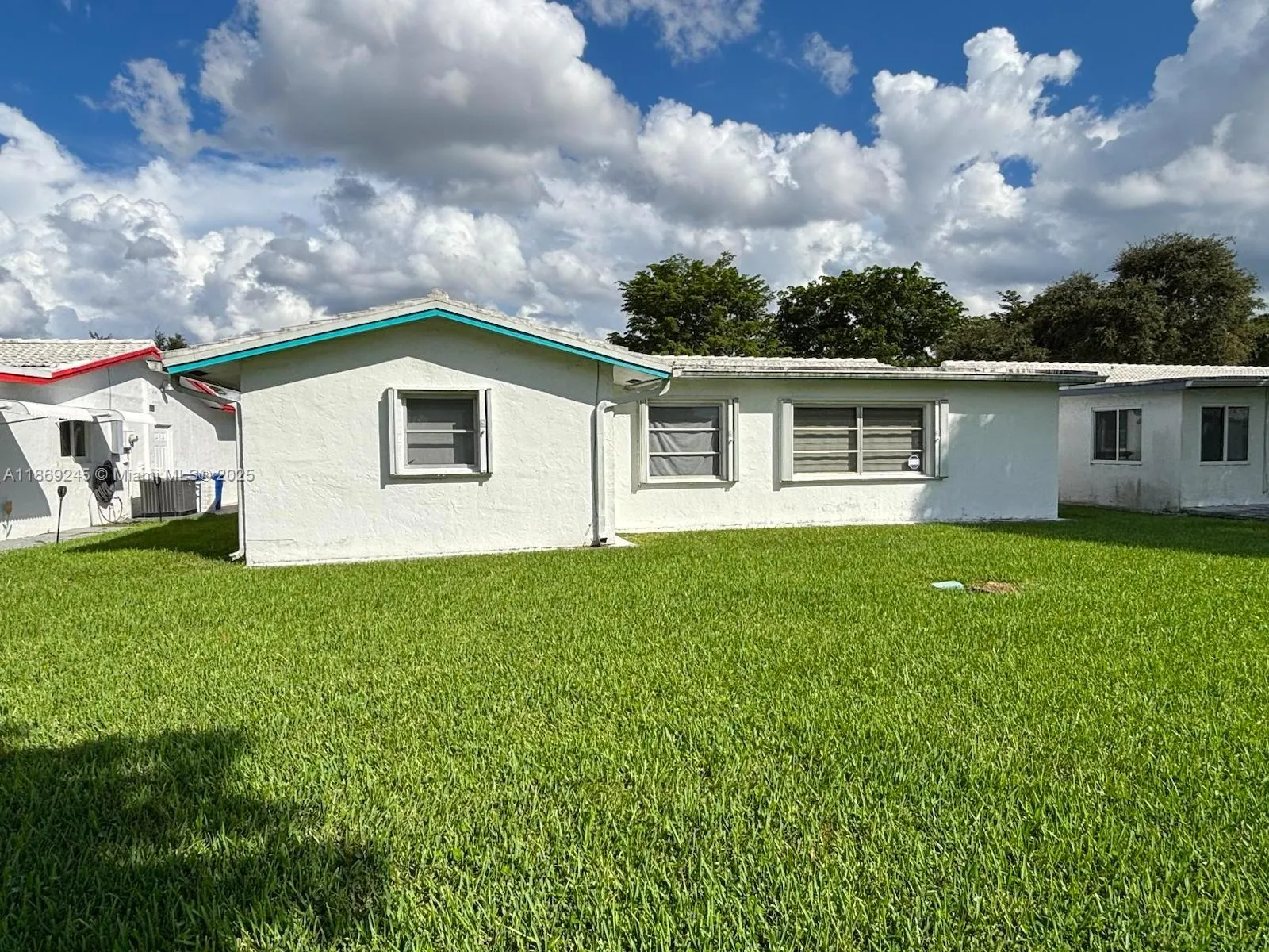 1441 W Campanelli Dr